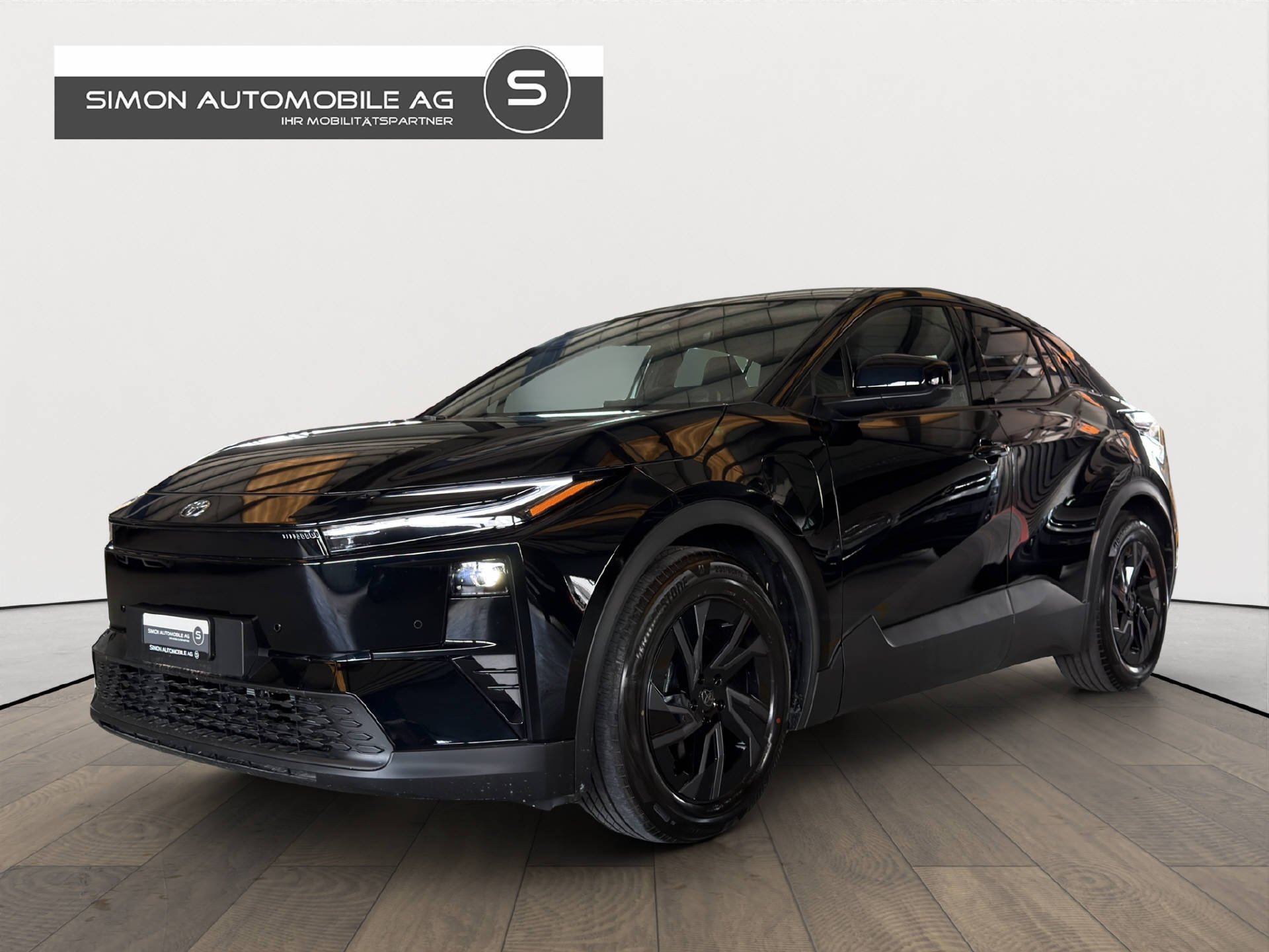 TOYOTA C-HR+ Style-showroom-element-1
