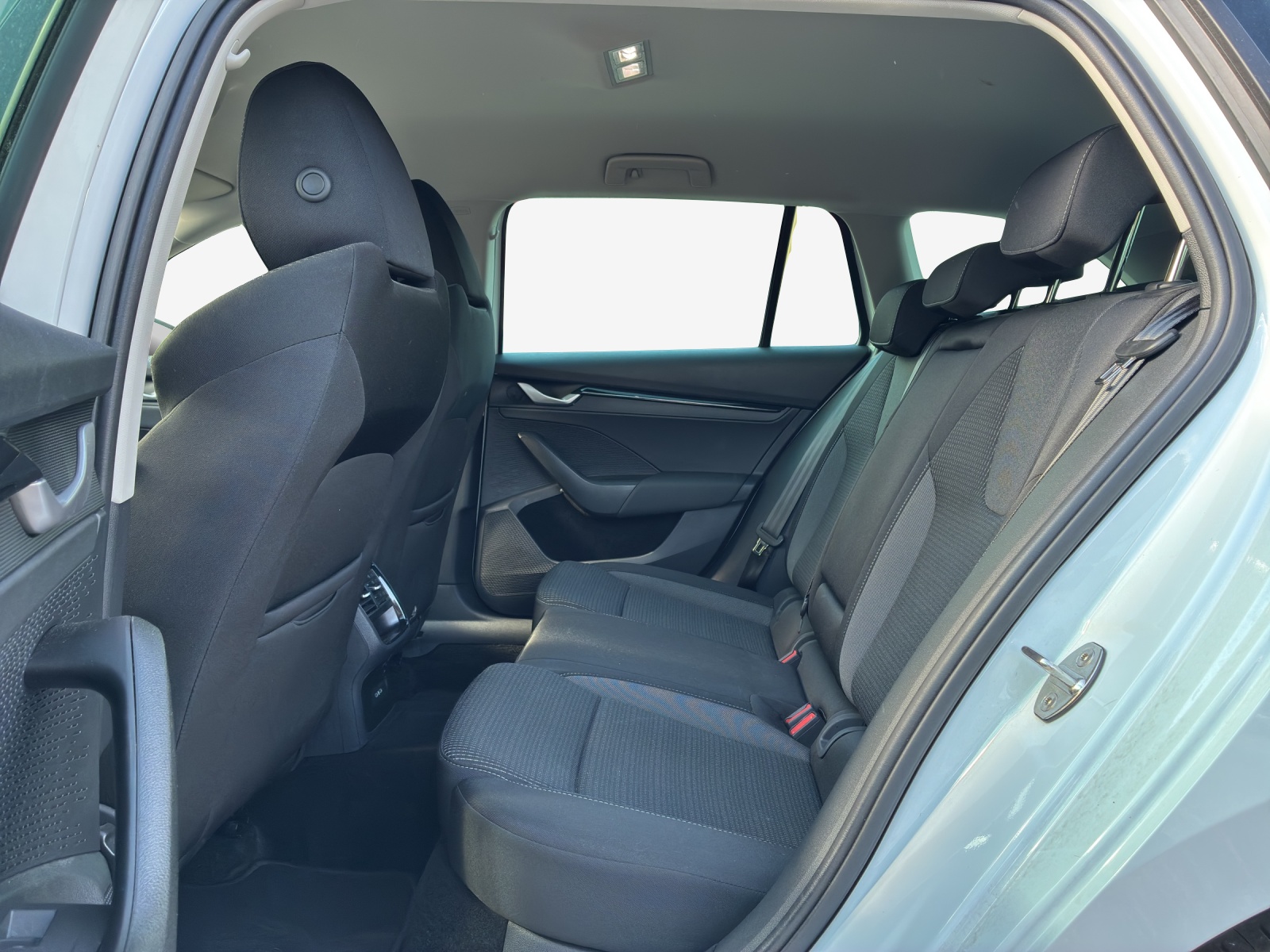 SKODA Octavia Combi 1.5 TSI mHEV DSG Dynamic-image-11