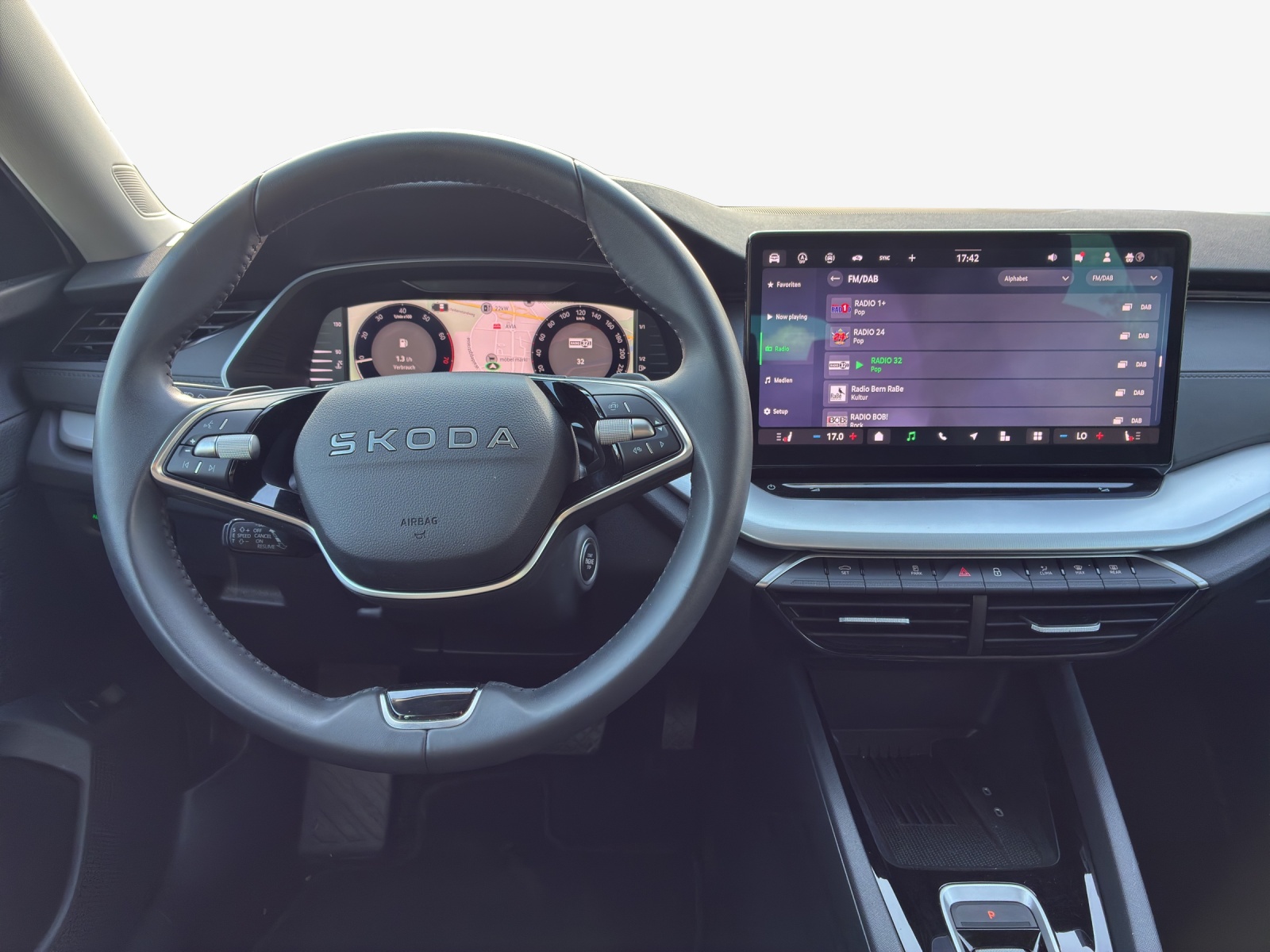 SKODA Octavia Combi 1.5 TSI mHEV DSG Dynamic-image-8