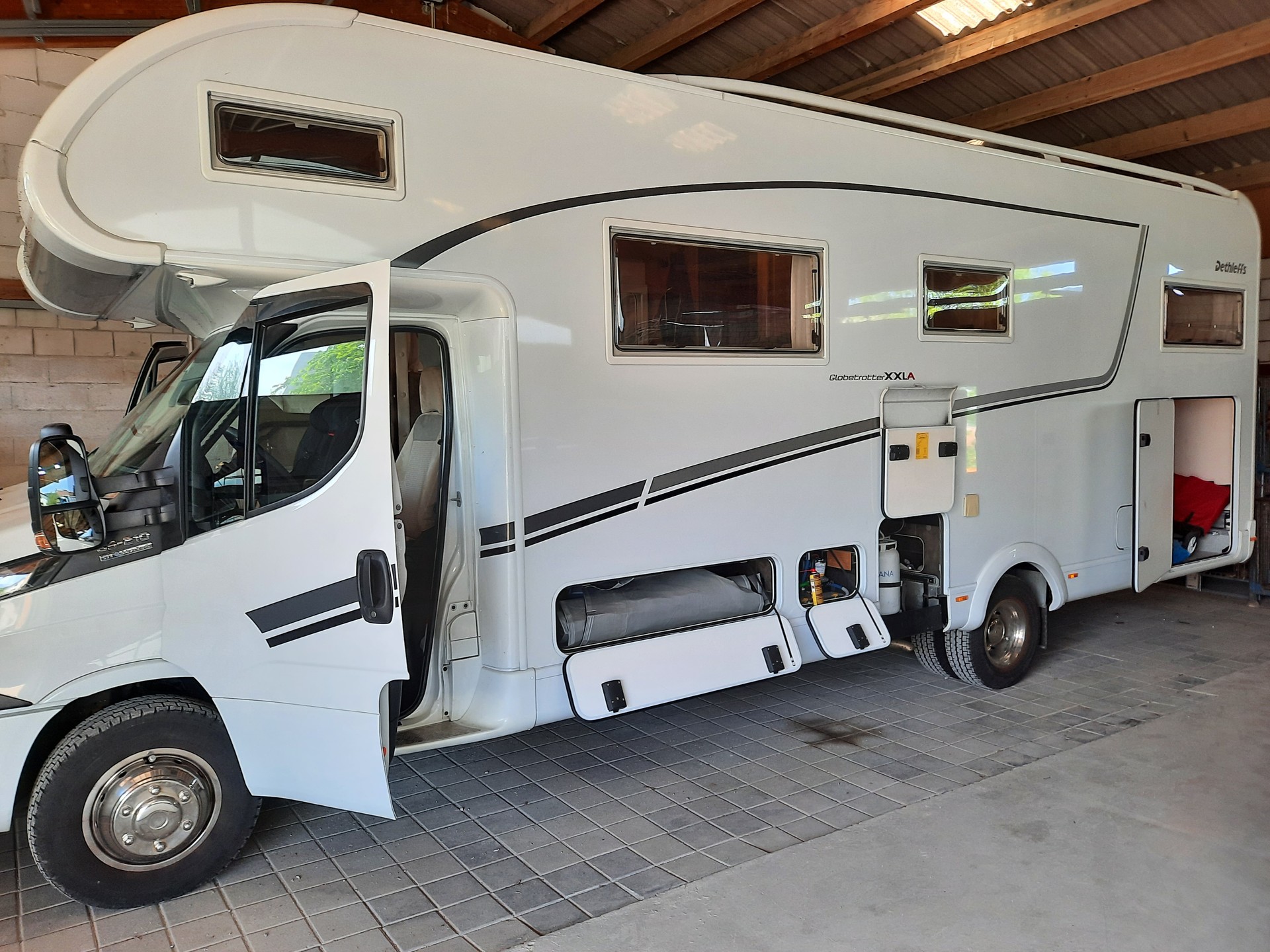 DETHLEFFS Globtrotteur XXL A 9800-image-1