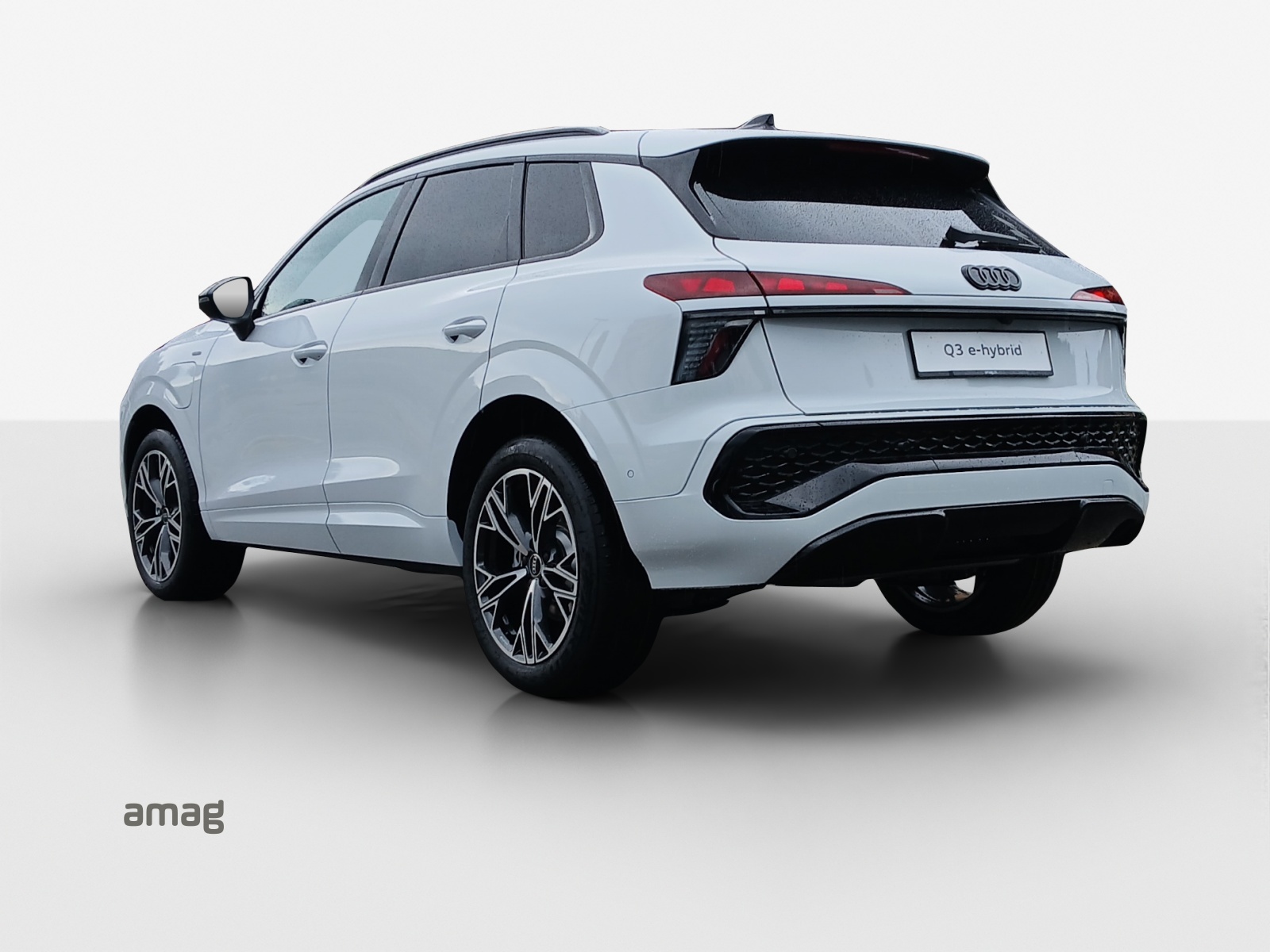 AUDI Q3 SUV e-hybrid 200 kW S tronig-showroom-element-2