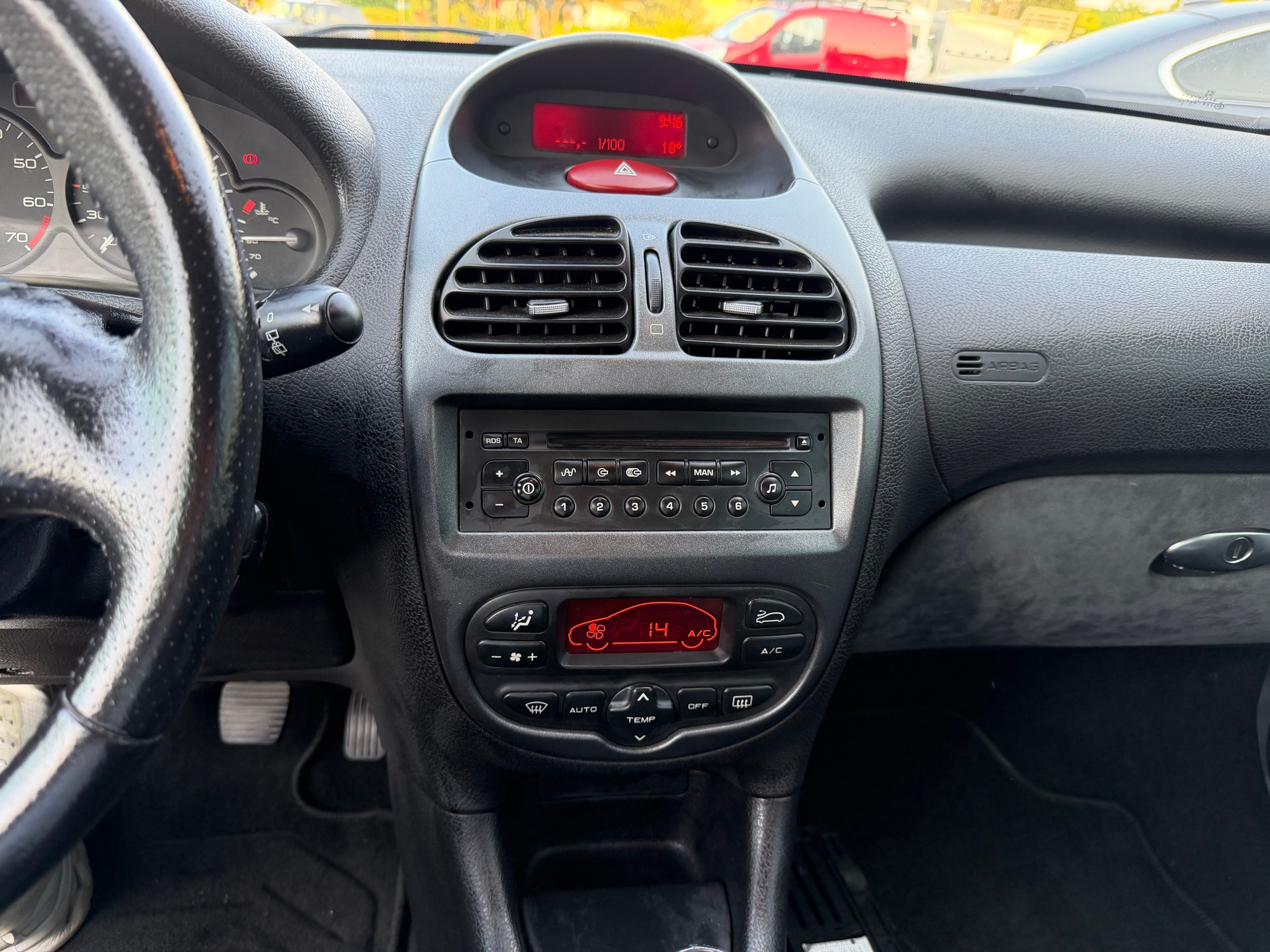 PEUGEOT 206 1.6 16V (XT) Premium-image-12
