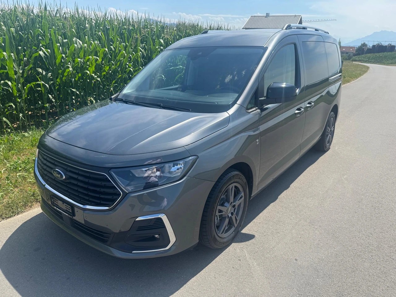 FORD Grand Tourneo Connect 2.0 EcoBlue Titanium 4x4 mit Anhängerkupplung und 7 Sitzen