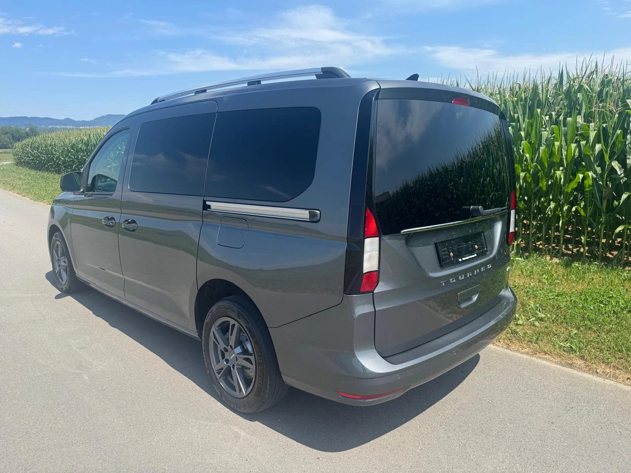 FORD Grand Tourneo Connect 2.0 EcoBlue Titanium 4x4 mit Anhängerkupplung und 7 Sitzen-image-3