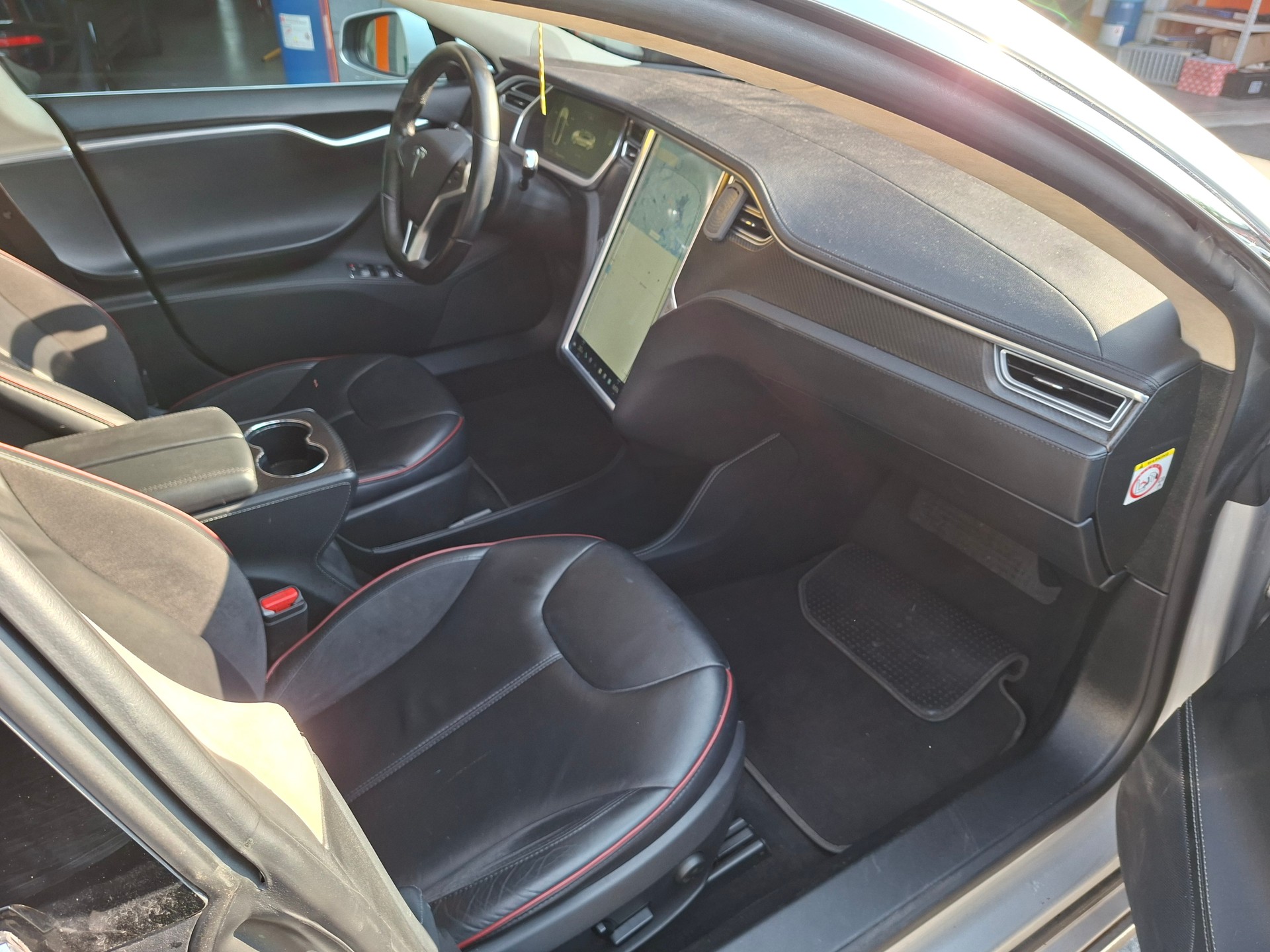 TESLA Model S 85-image-5