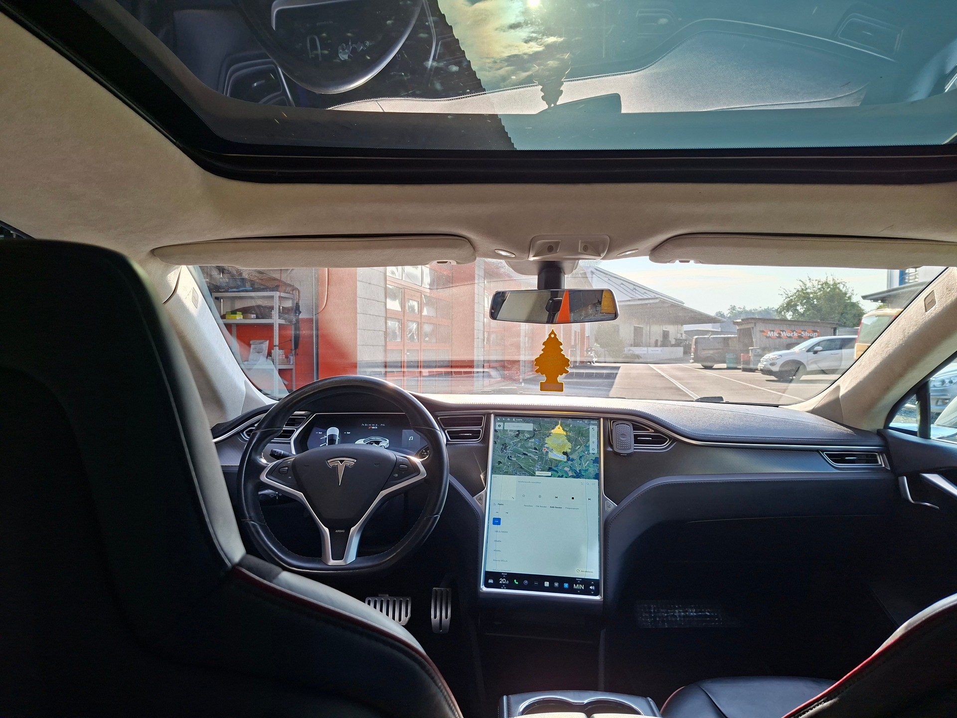 TESLA Model S 85-image-9