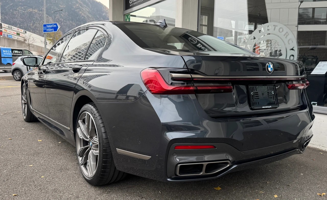 BMW M760Li xDrive Sport Getriebe-showroom-element-3