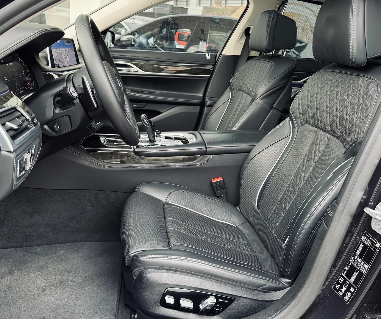 BMW M760Li xDrive Sport Getriebe-image-7