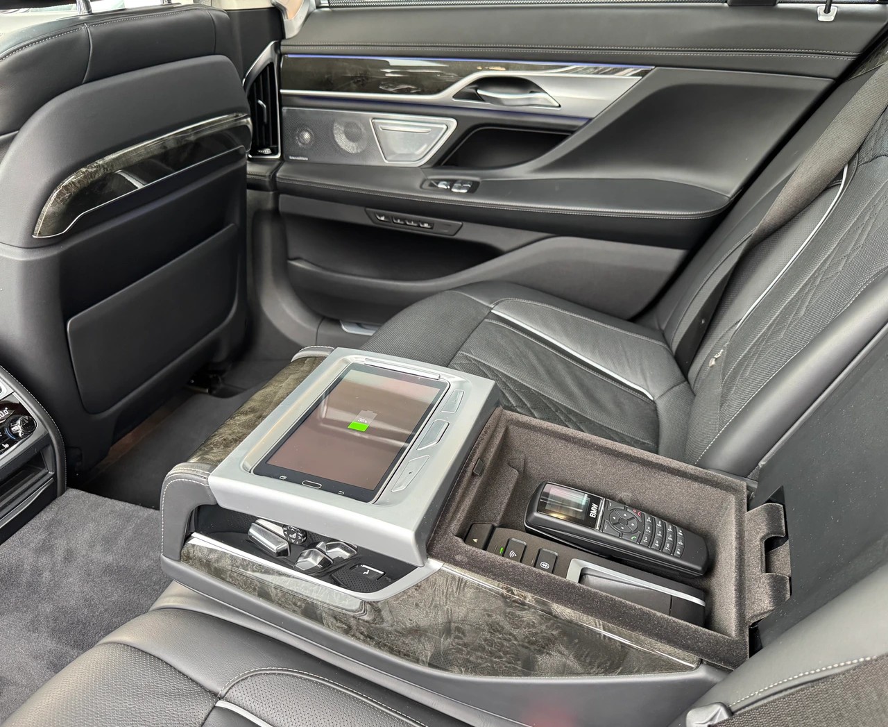 BMW M760Li xDrive Sport Getriebe-image-10