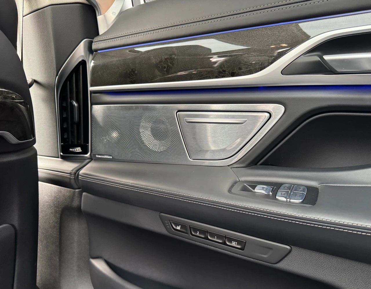 BMW M760Li xDrive Sport Getriebe-image-12