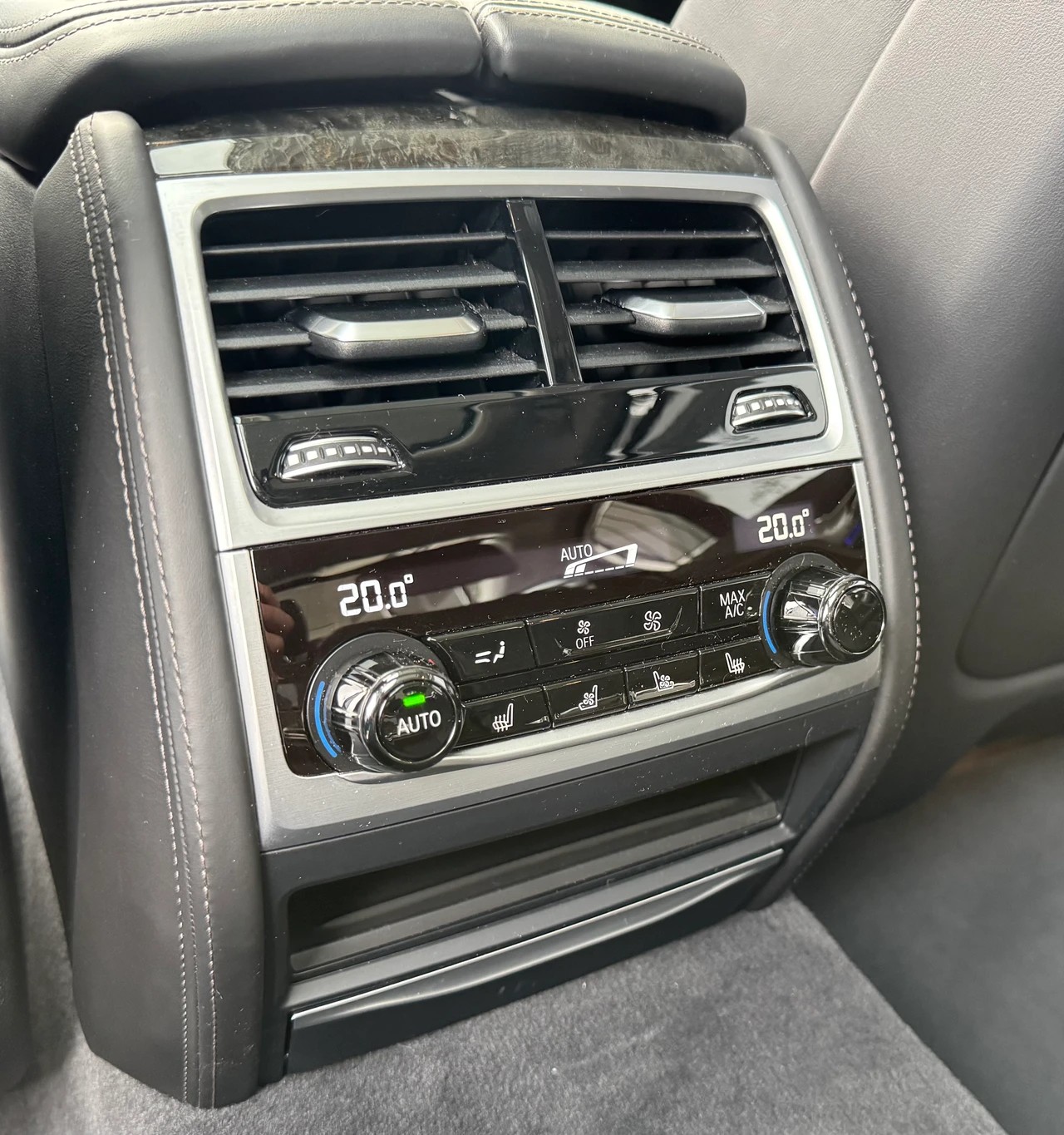 BMW M760Li xDrive Sport Getriebe-image-11