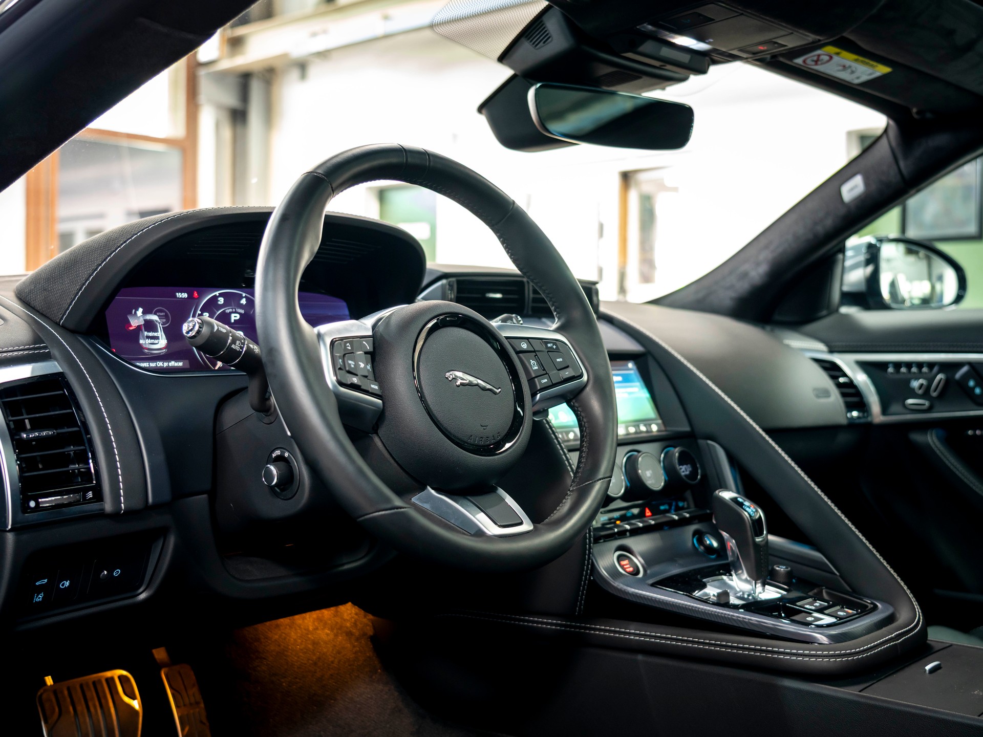 JAGUAR F-Type Coupé 5.0 V8 R-Dynamic Automatik AWD-image-14