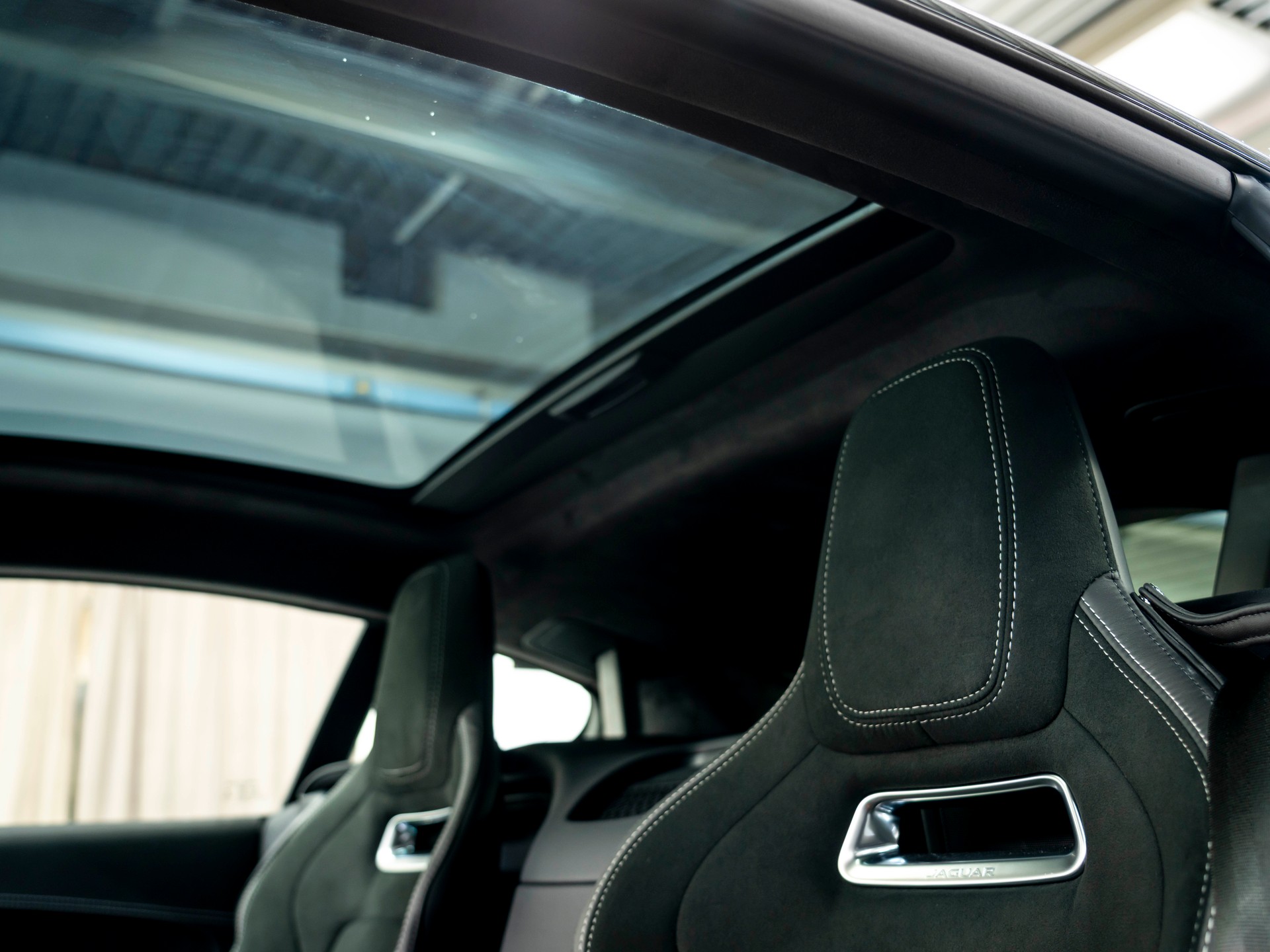 JAGUAR F-Type Coupé 5.0 V8 R-Dynamic Automatik AWD-image-17