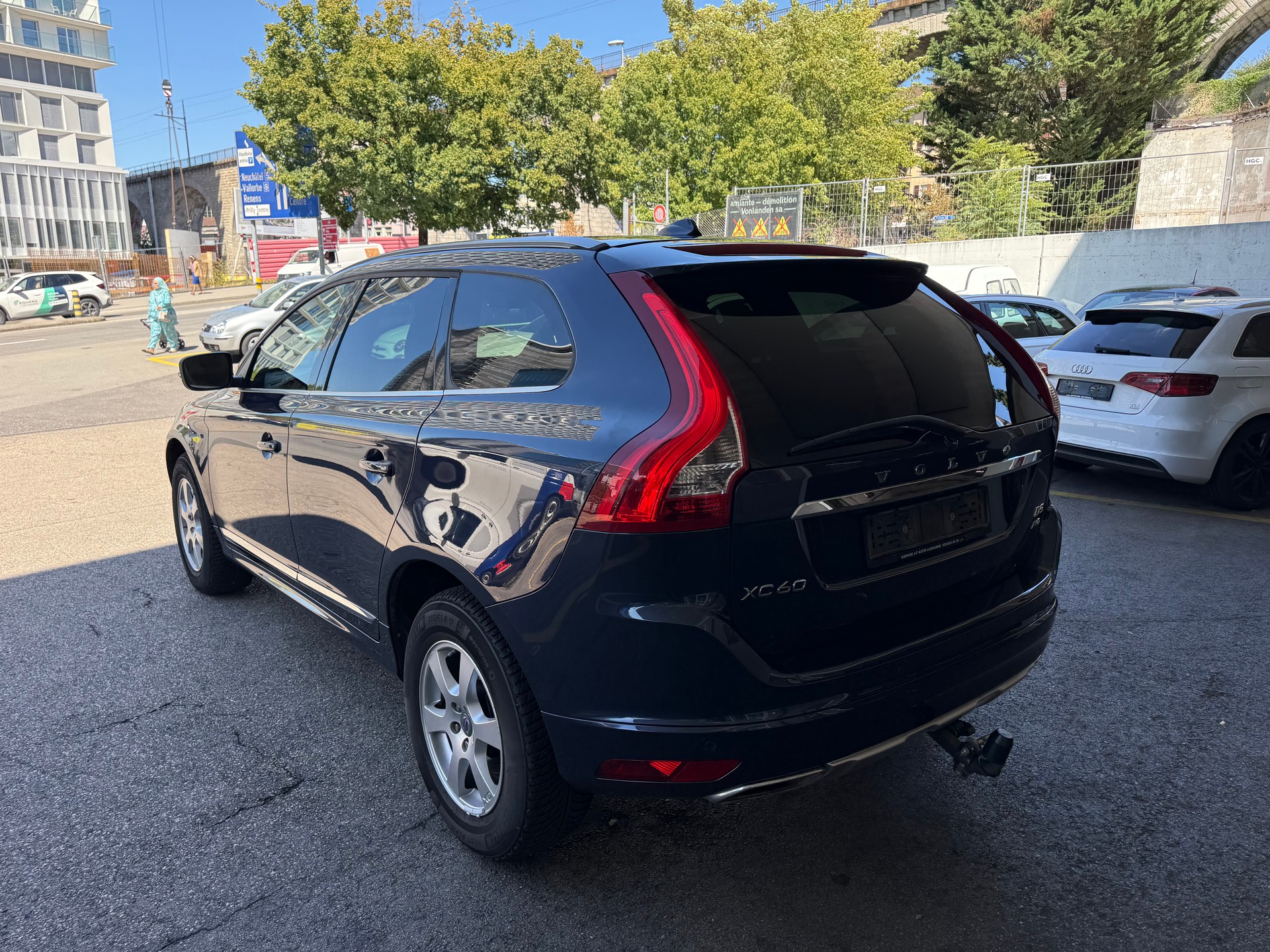 VOLVO XC60 D5 AWD Summum R-Design Geartronic-showroom-element-2