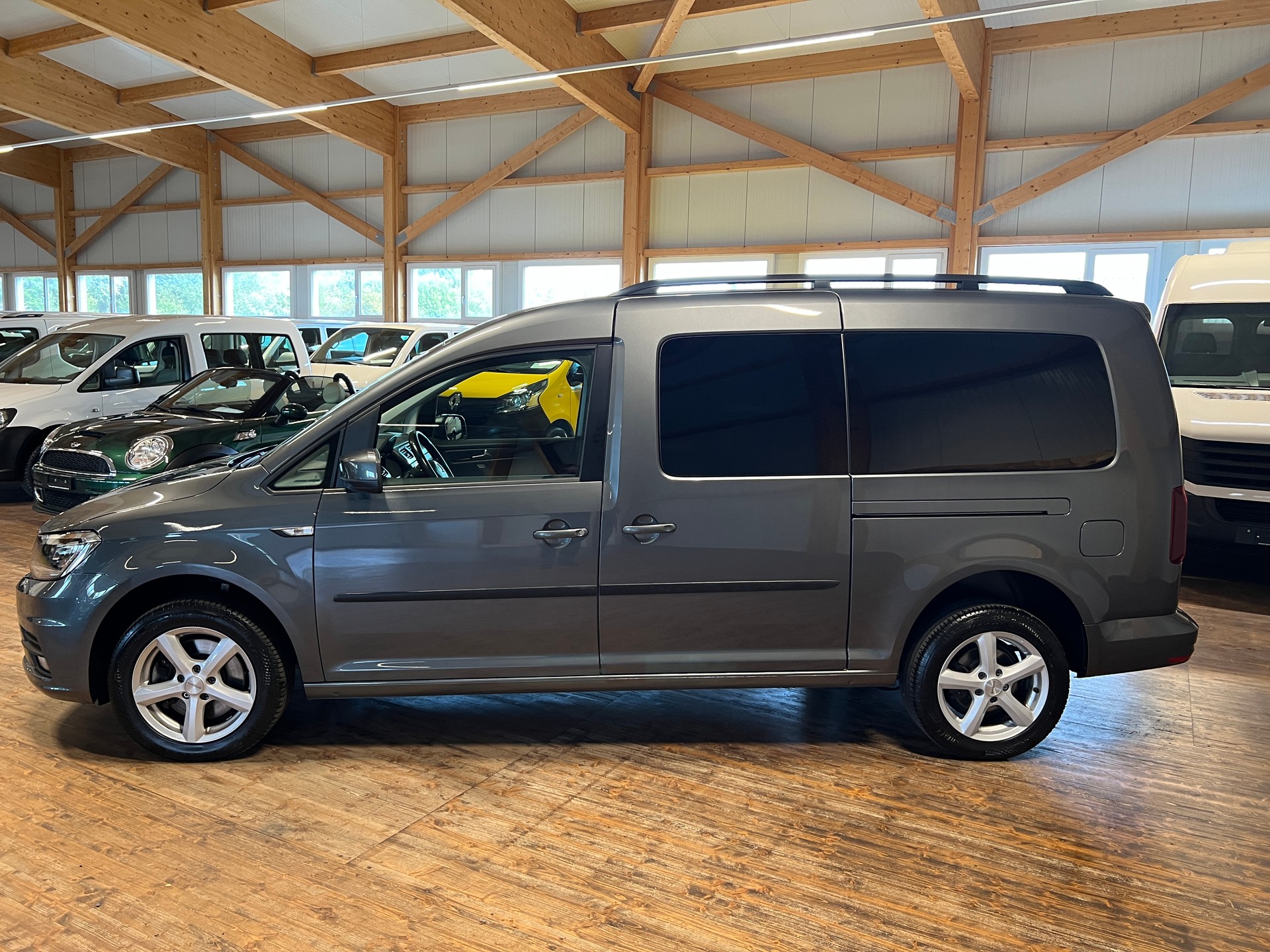 VW Caddy Maxi 2.0 TDI Family 4Motion DSG-image-7
