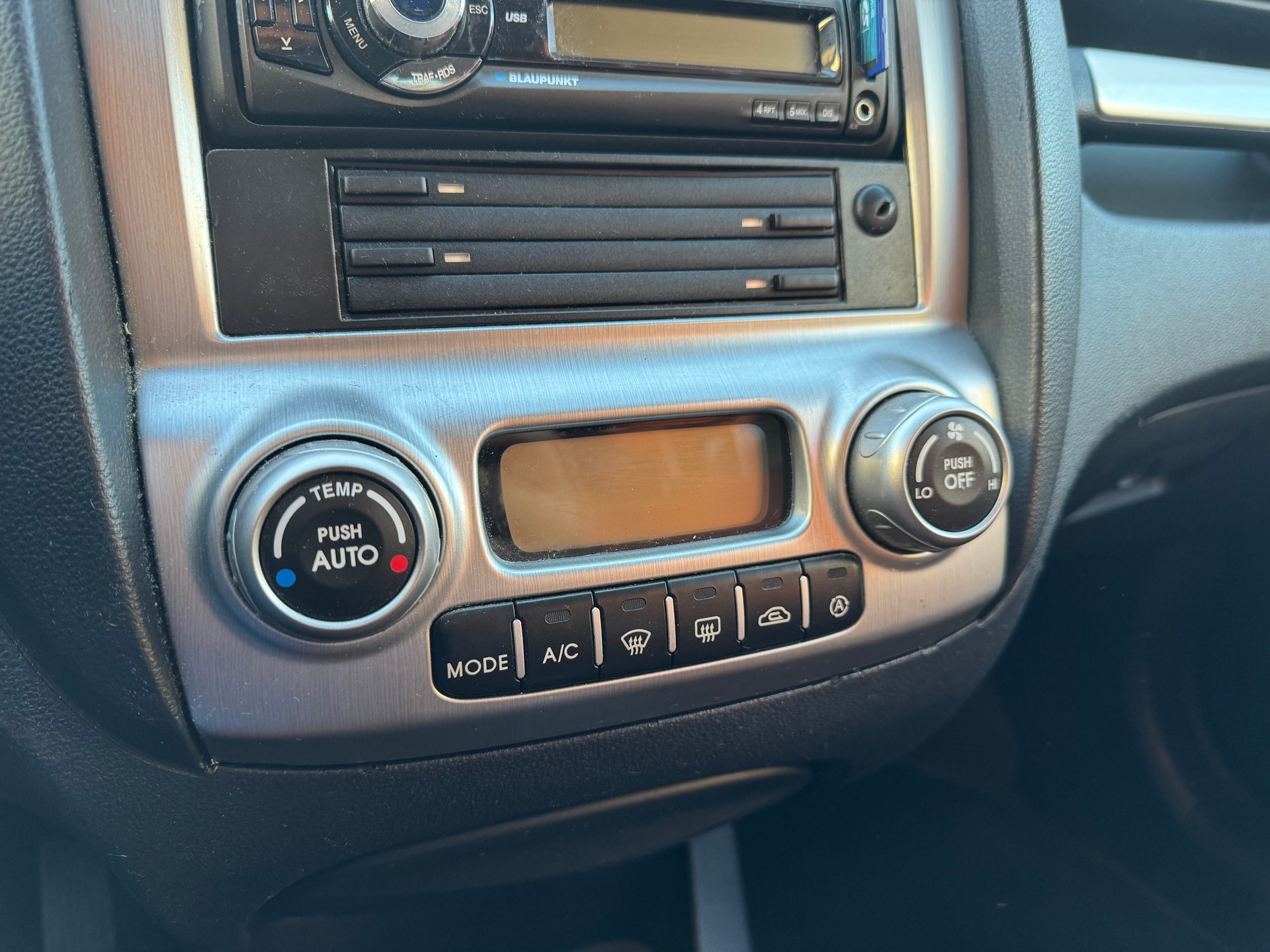 KIA Sportage 2.0 CVVT Style-image-10