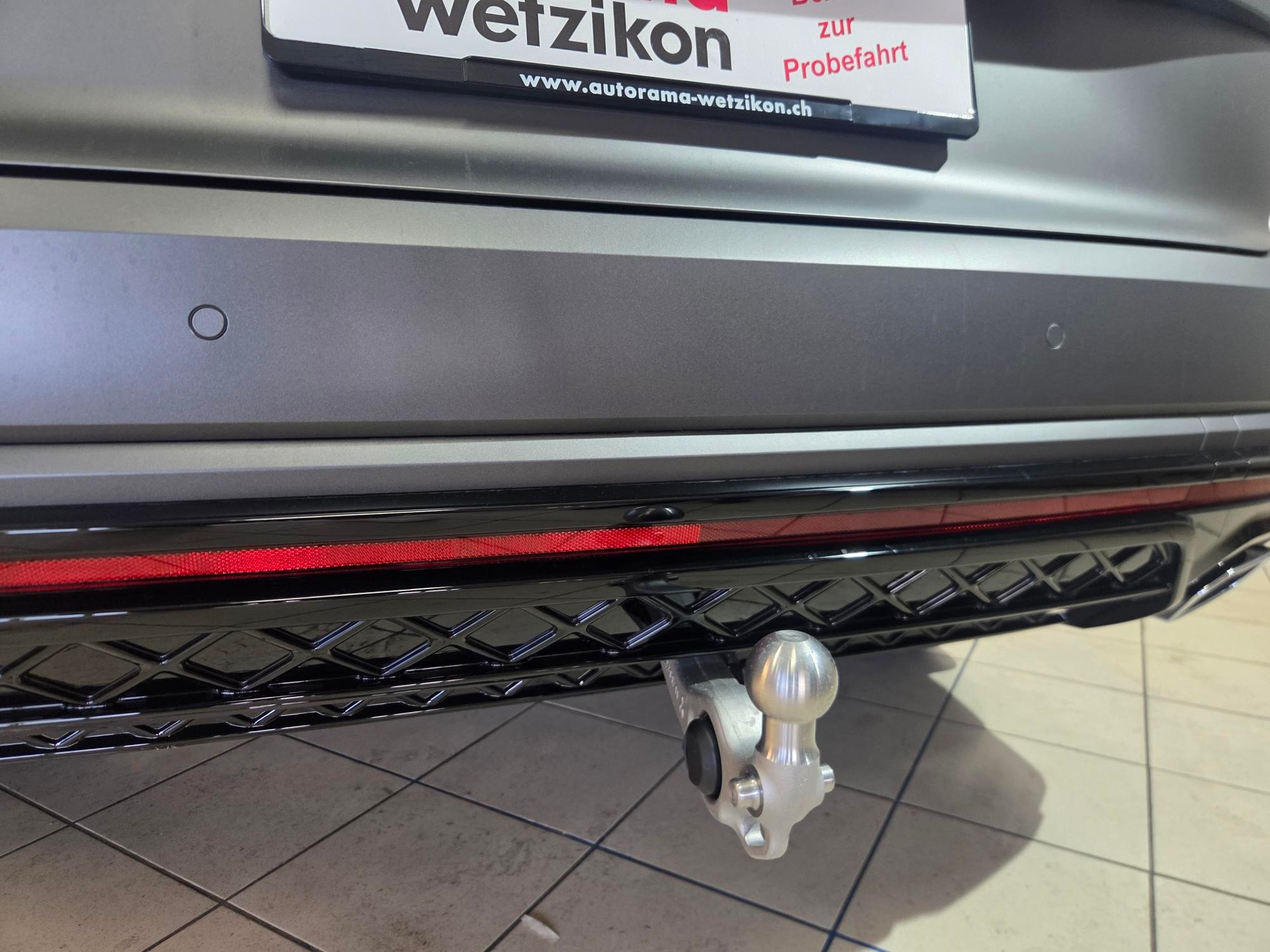 VW Touareg 3.0 TDI R-Line Final Edition Tiptronic-image-4