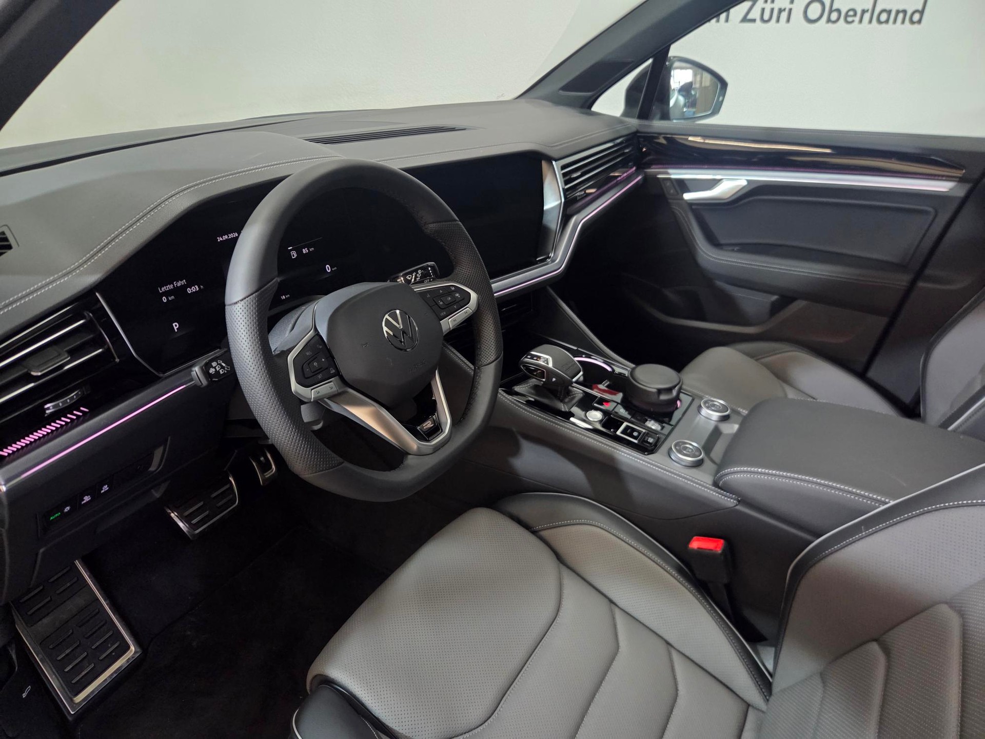 VW Touareg 3.0 TDI R-Line Final Edition Tiptronic-image-8