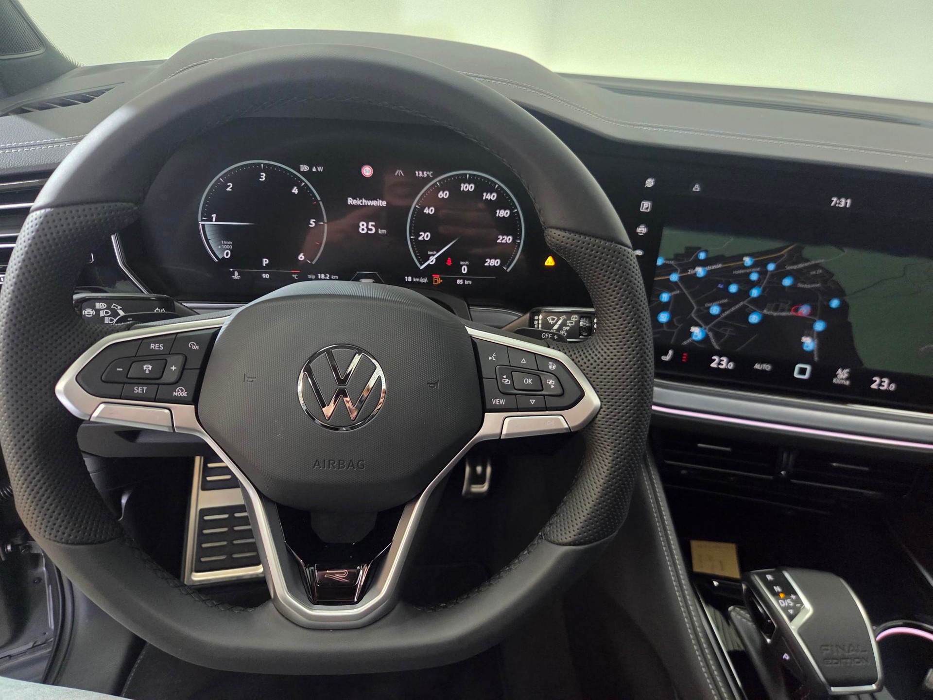 VW Touareg 3.0 TDI R-Line Final Edition Tiptronic-image-7