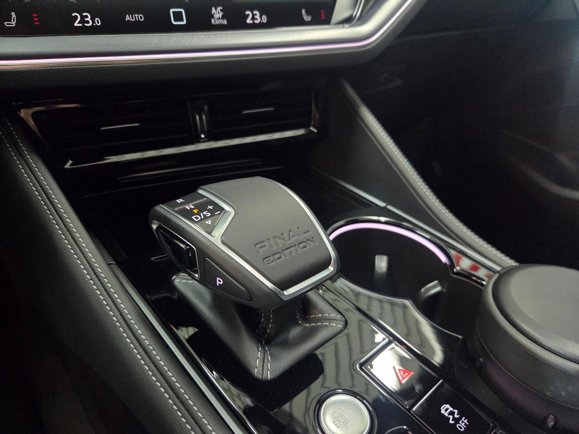 VW Touareg 3.0 TDI R-Line Final Edition Tiptronic-image-16