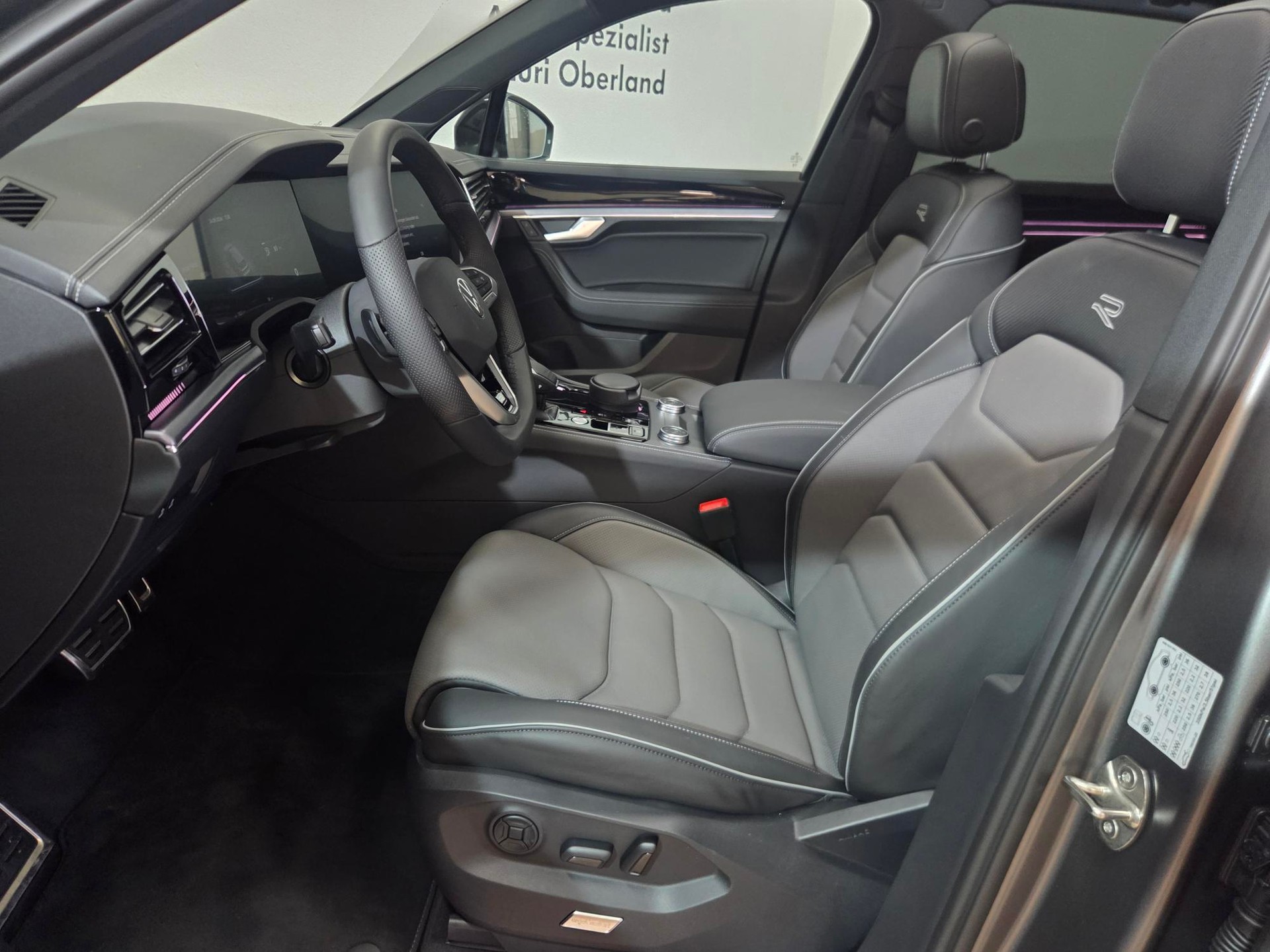VW Touareg 3.0 TDI R-Line Final Edition Tiptronic-image-9