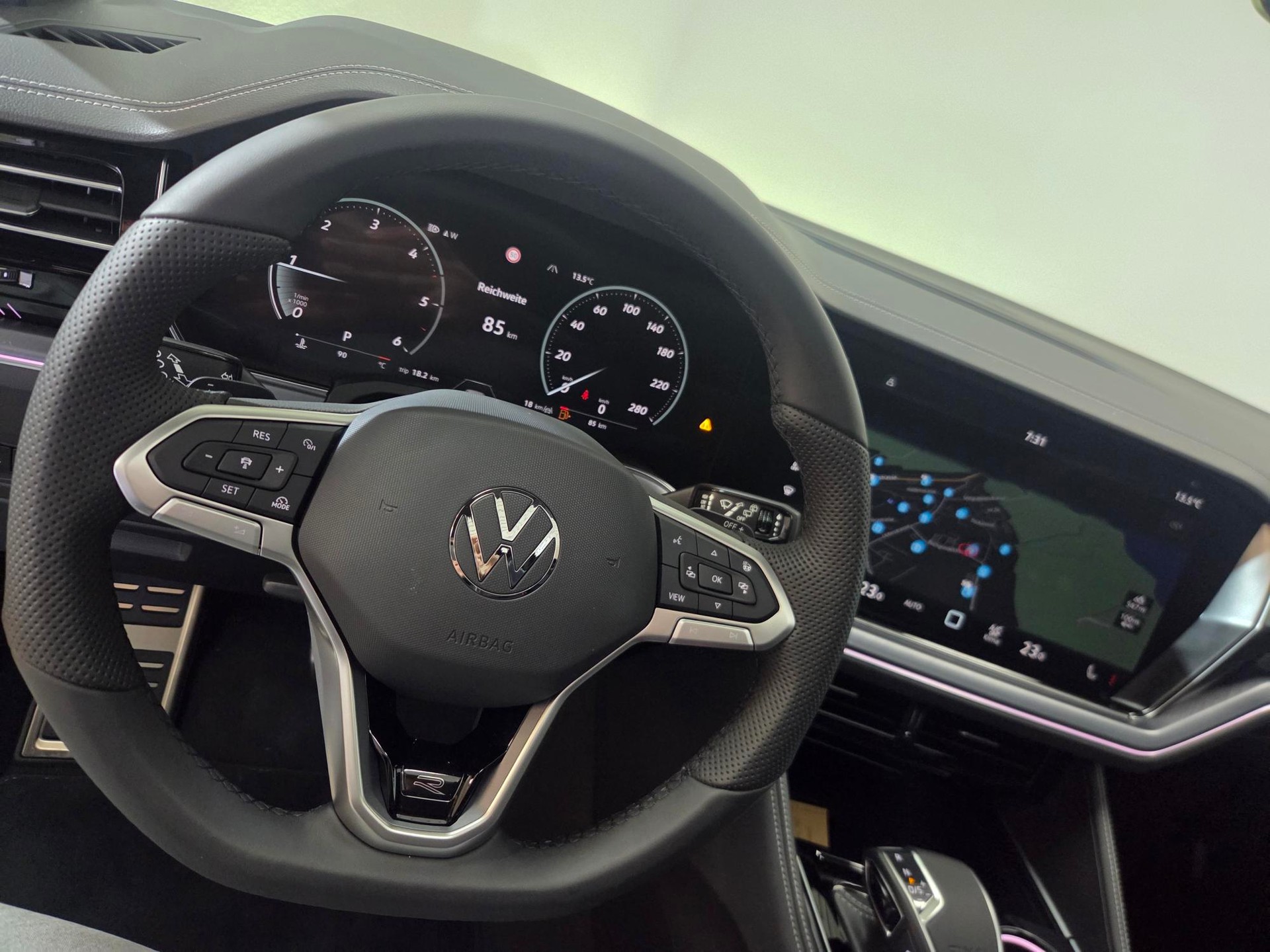 VW Touareg 3.0 TDI R-Line Final Edition Tiptronic-image-6