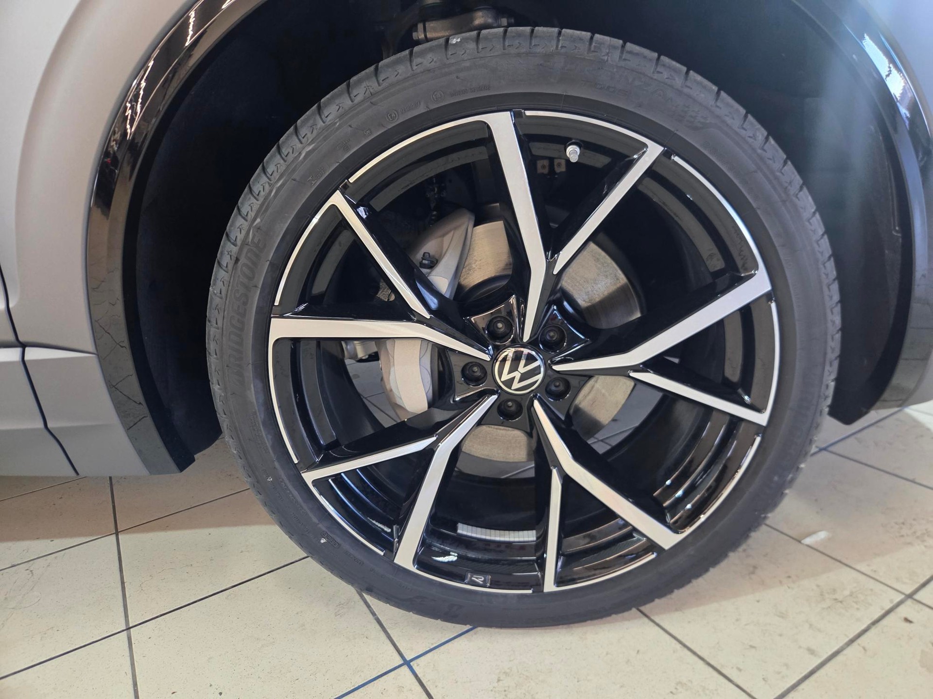 VW Touareg 3.0 TDI R-Line Final Edition Tiptronic-image-5