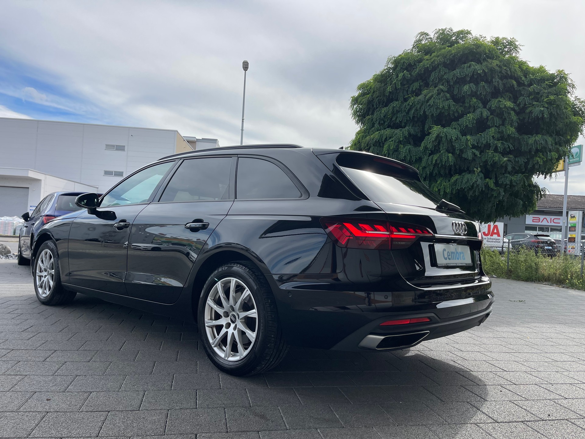 AUDI A4 Avant 40 TDI advanced quattro S-tronic-image-4