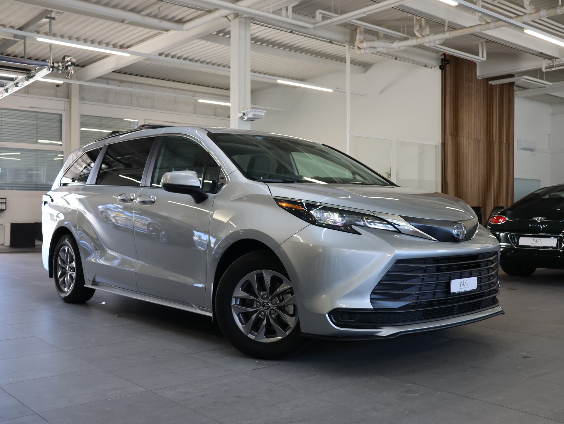 TOYOTA SIENNA 2025 HYBRID 4WD *8-SITZER*-showroom-element-1