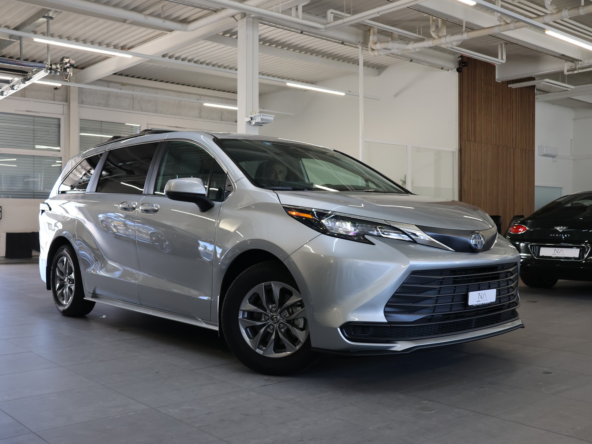 TOYOTA SIENNA 2025 HYBRID 4WD *8-SITZER*
