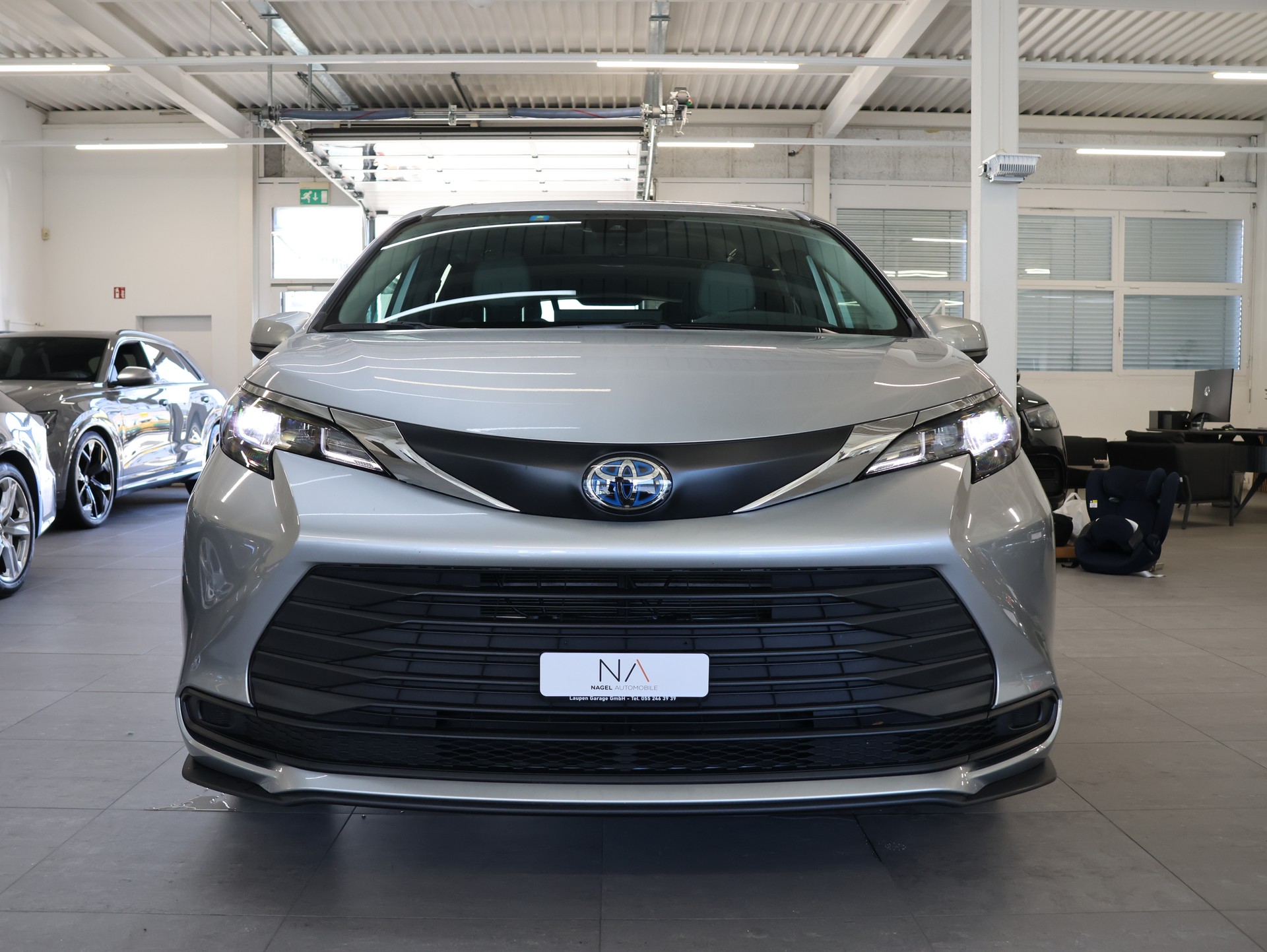 TOYOTA SIENNA 2025 HYBRID 4WD *8-SITZER*-showroom-element-3