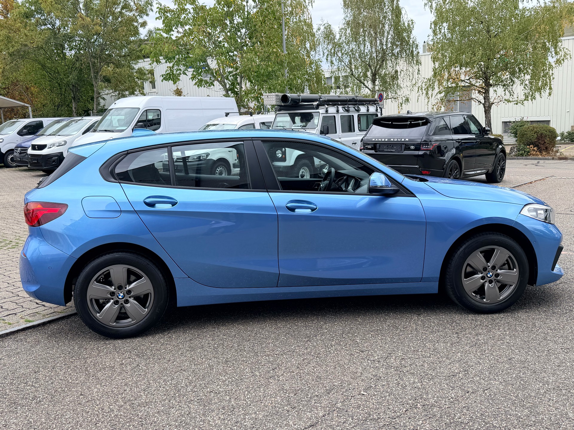 BMW 118i Steptronic-showroom-element-1