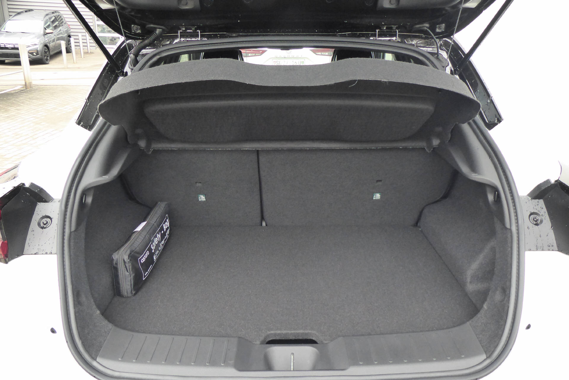 NISSAN Juke 1.6 FHEV Tekna-image-11