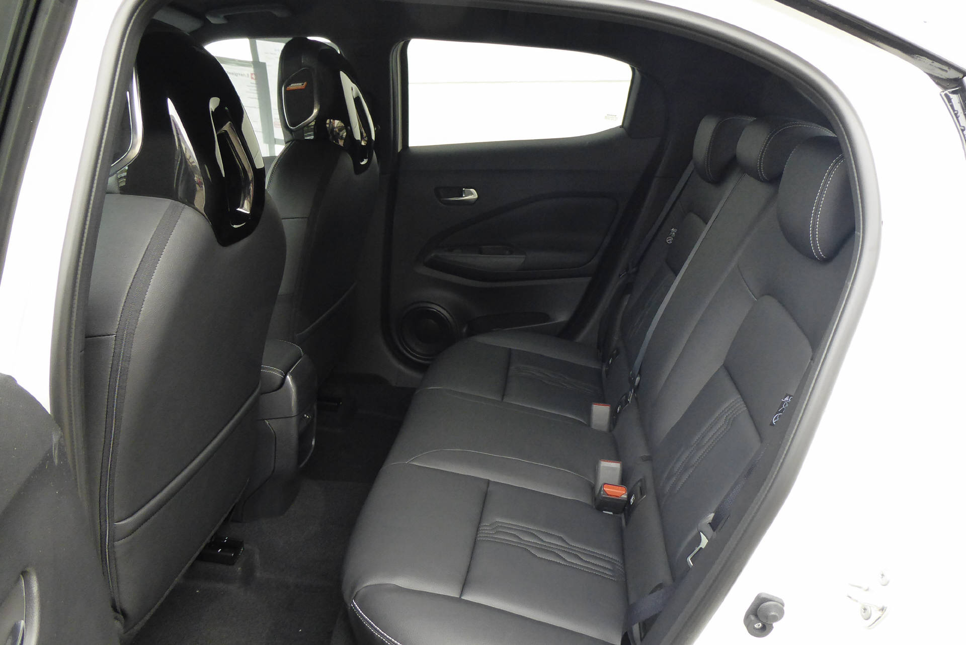 NISSAN Juke 1.6 FHEV Tekna-image-6