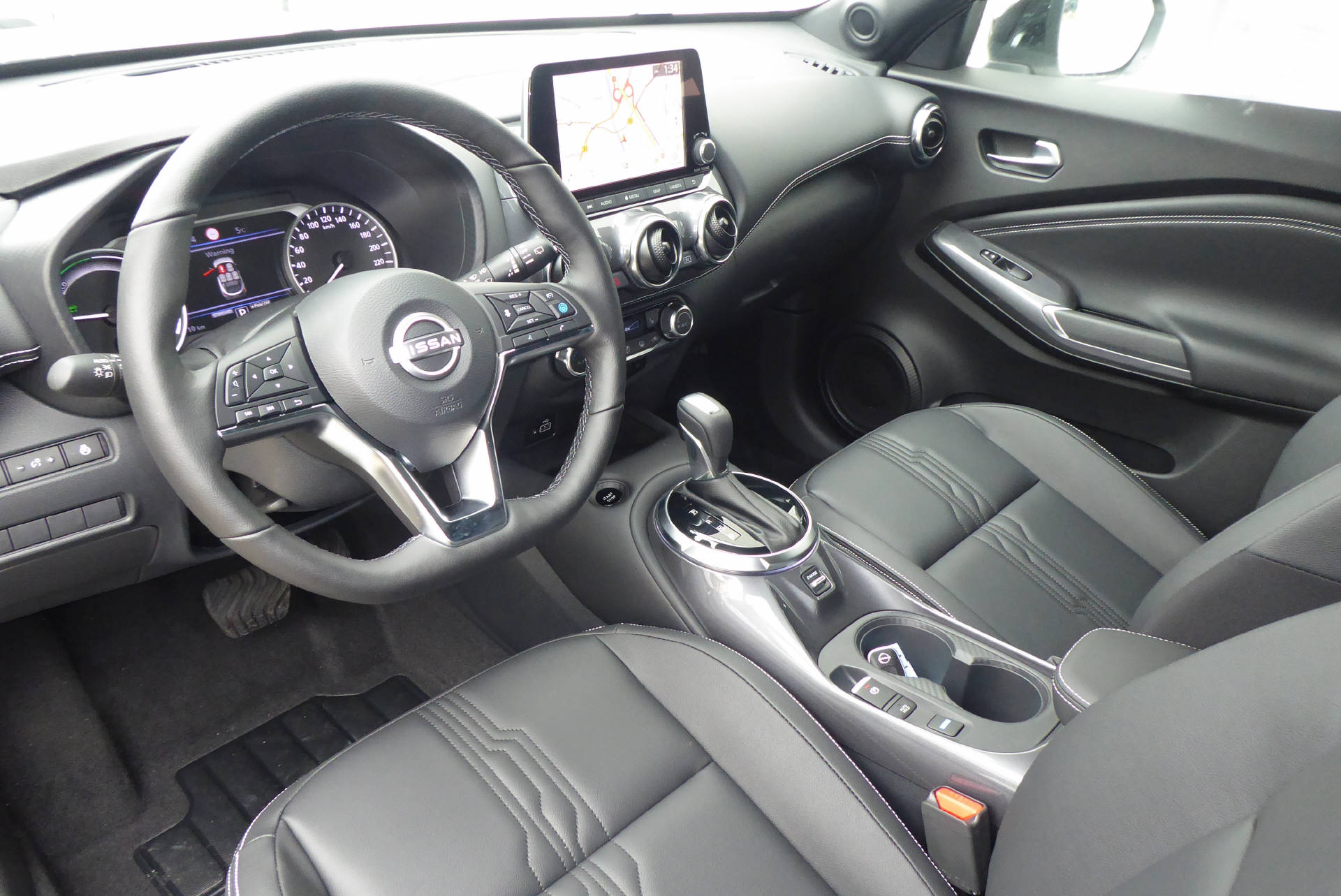 NISSAN Juke 1.6 FHEV Tekna-image-4