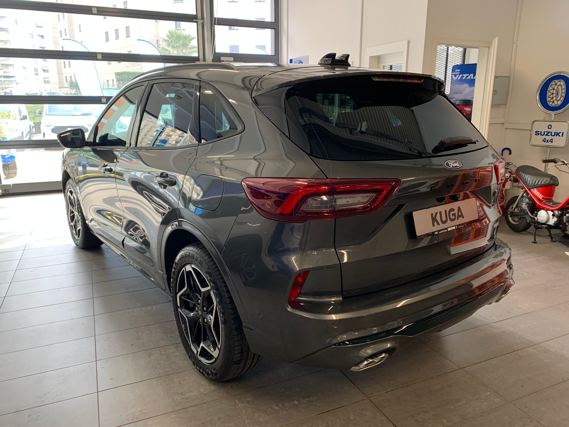 FORD Kuga 2.5 PHEV ST-Line X FWD-image-4