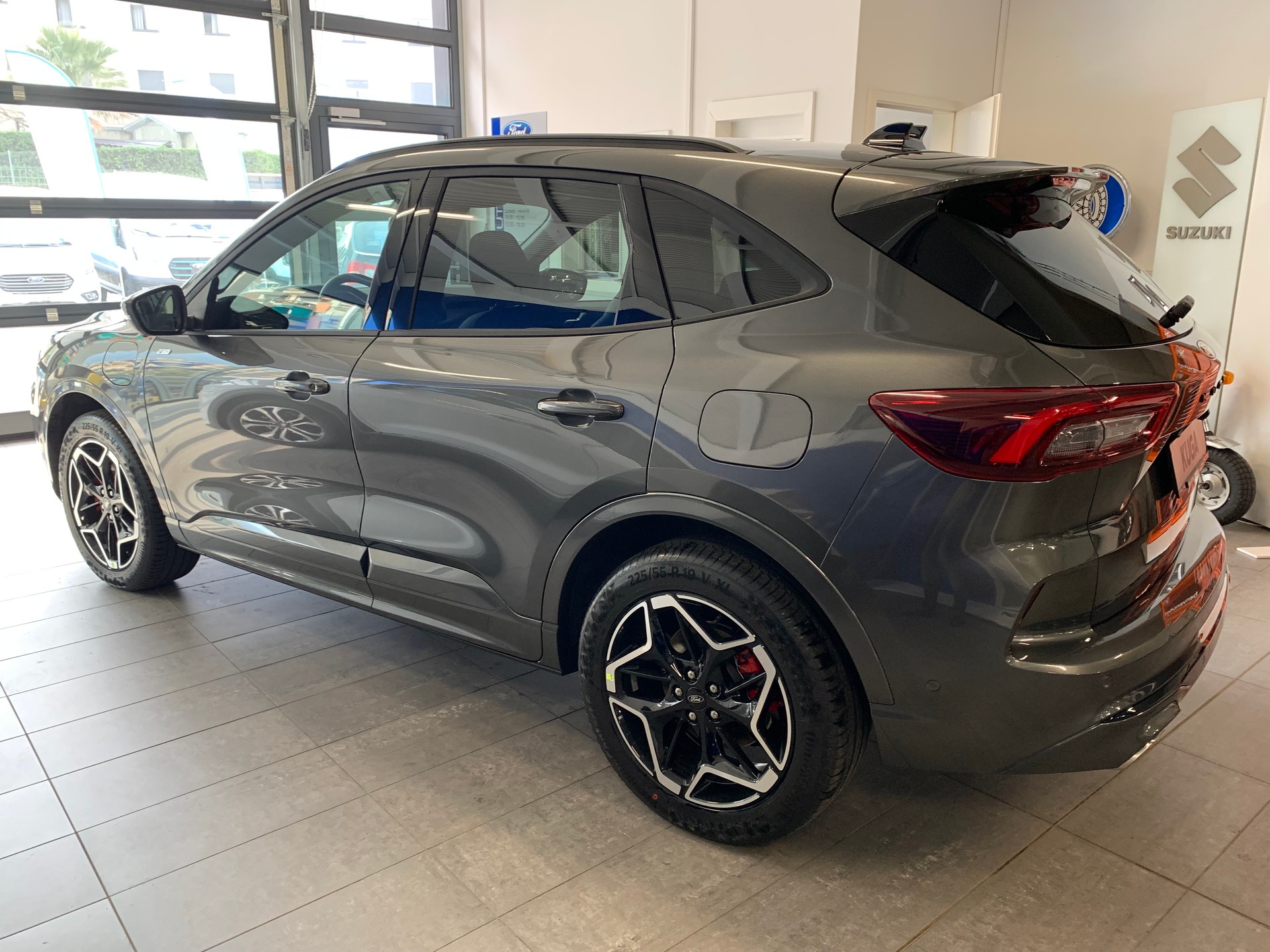 FORD Kuga 2.5 PHEV ST-Line X FWD-image-2