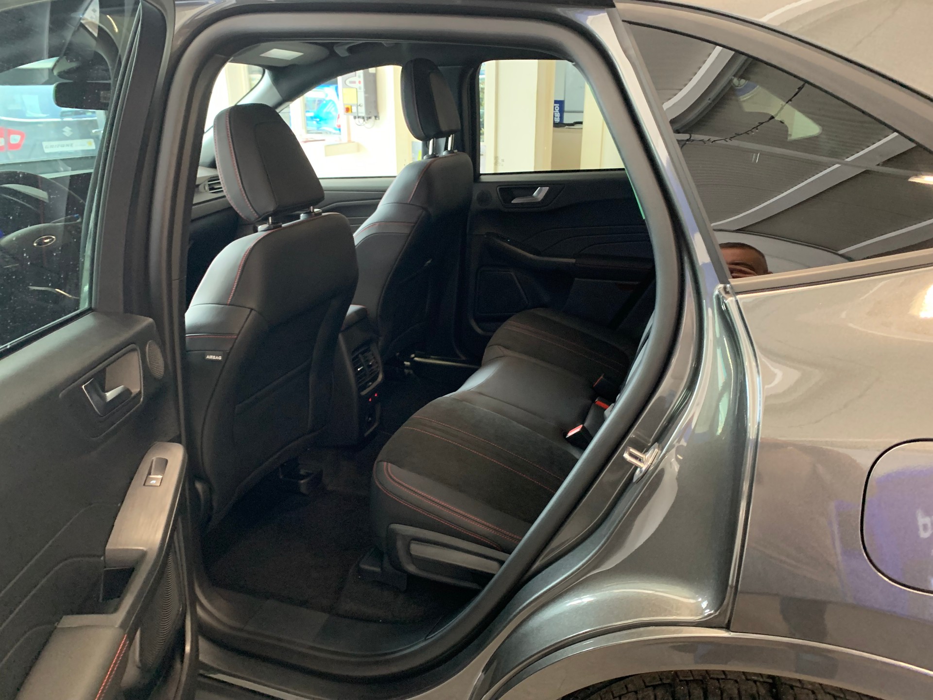 FORD Kuga 2.5 PHEV ST-Line X FWD-image-7