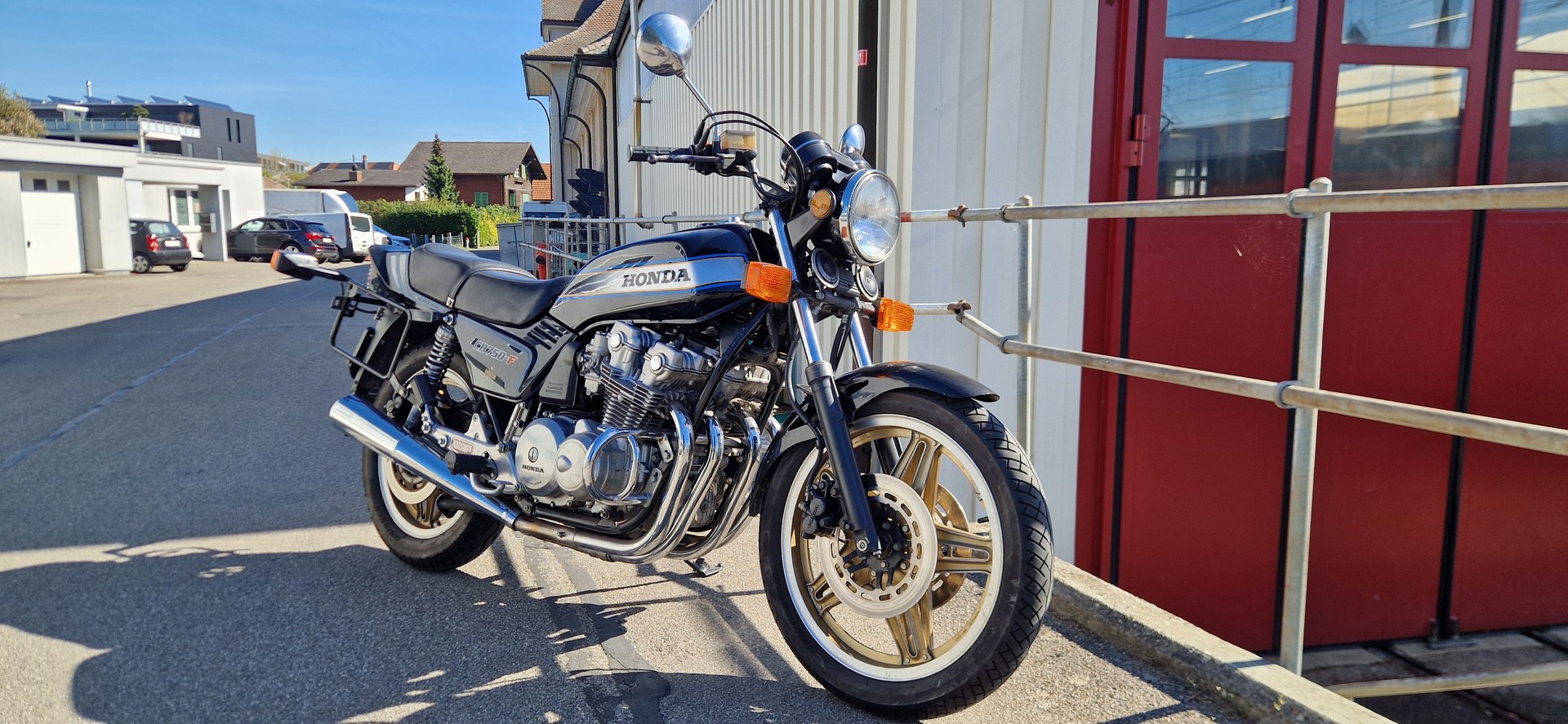 HONDA CB 750 F-image-1