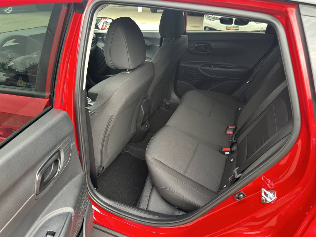 HYUNDAI BAYON 1.0 T-GDi 100 Amplia Safe Tec-image-8