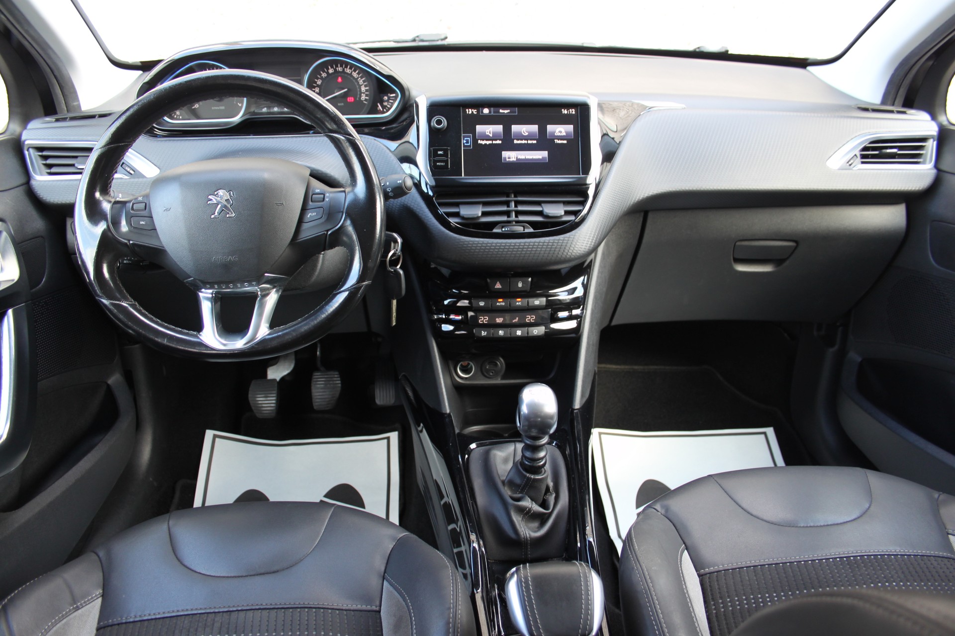 PEUGEOT 2008 1.2 PureTech Allure-image-7