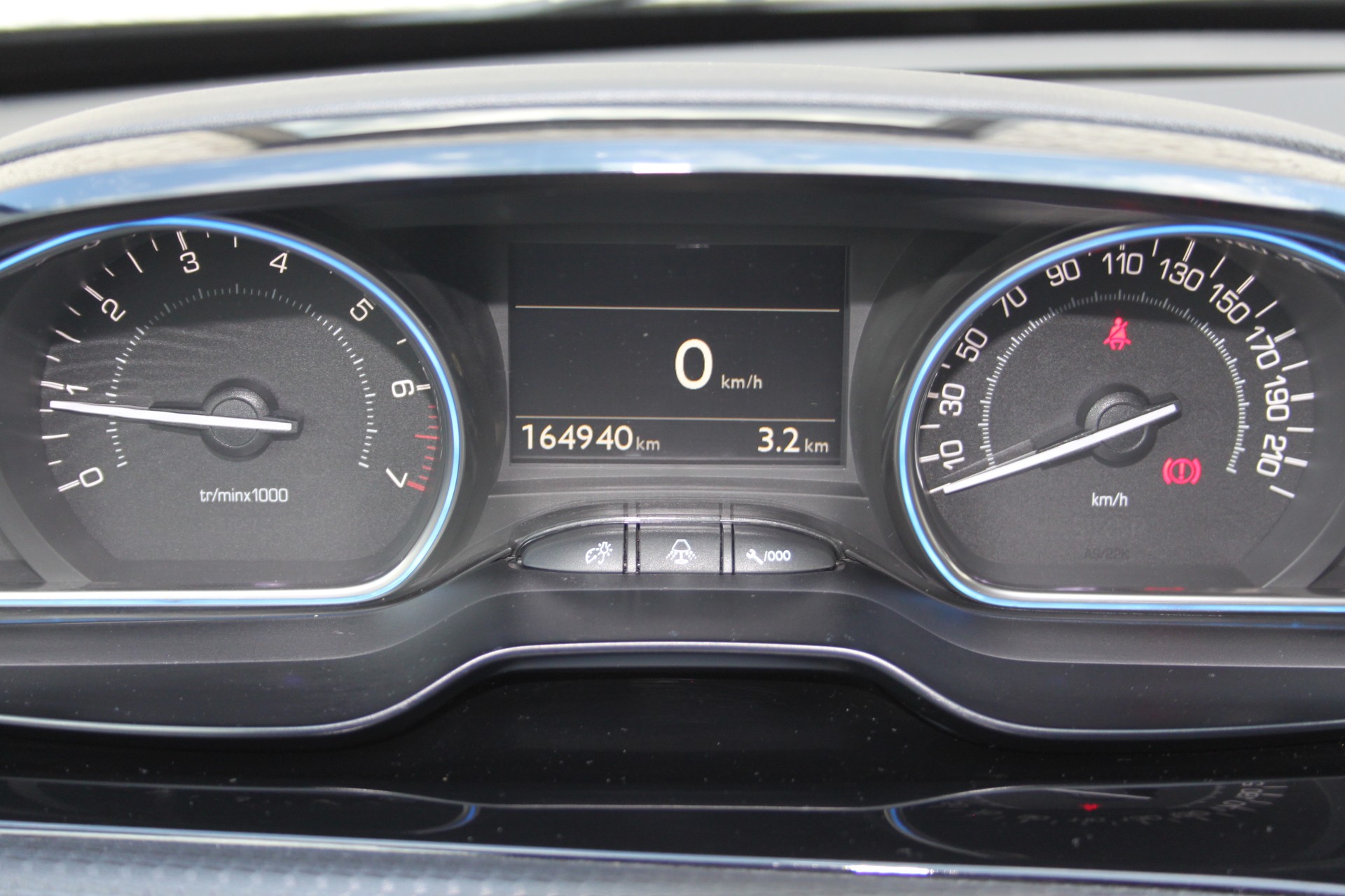 PEUGEOT 2008 1.2 PureTech Allure-image-12