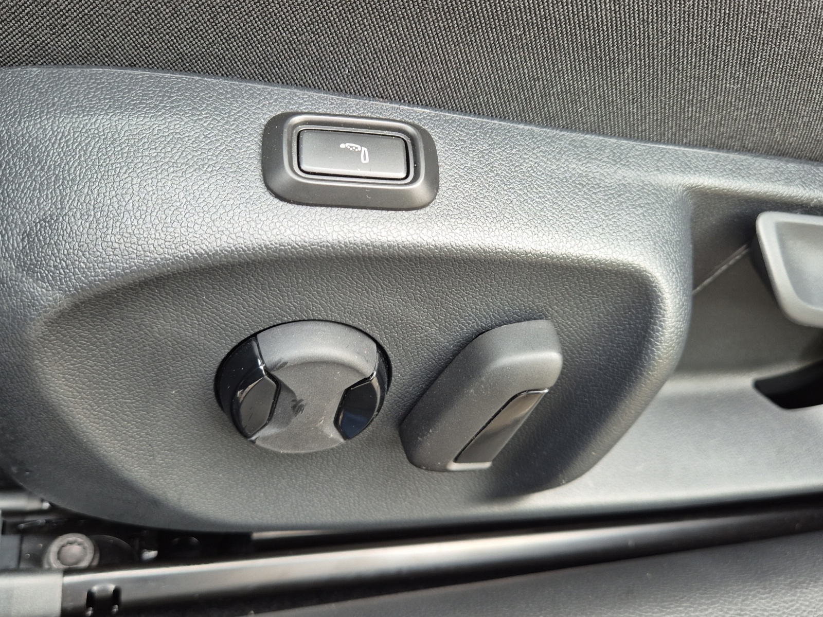 SKODA Superb Combi 1.5 TSI PHEV Selection DSG*Anhängerkupplung*Head Up-Display*-image-23