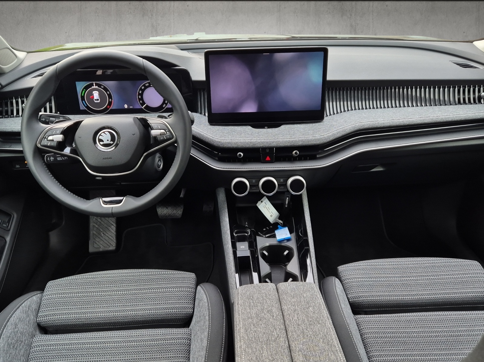 SKODA Superb Combi 1.5 TSI PHEV Selection DSG*Anhängerkupplung*Head Up-Display*-image-9