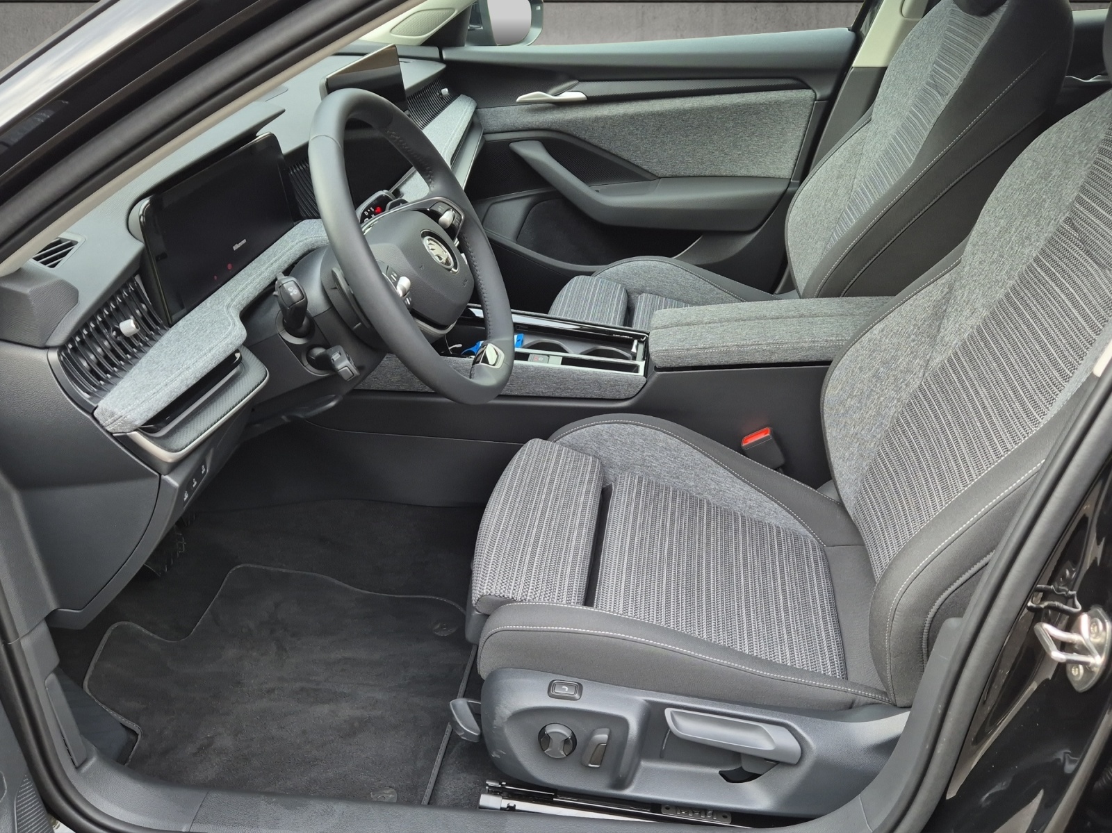 SKODA Superb Combi 1.5 TSI PHEV Selection DSG*Anhängerkupplung*Head Up-Display*-image-8