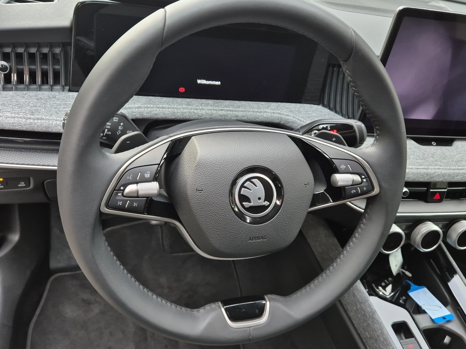 SKODA Superb Combi 1.5 TSI PHEV Selection DSG*Anhängerkupplung*Head Up-Display*-image-10