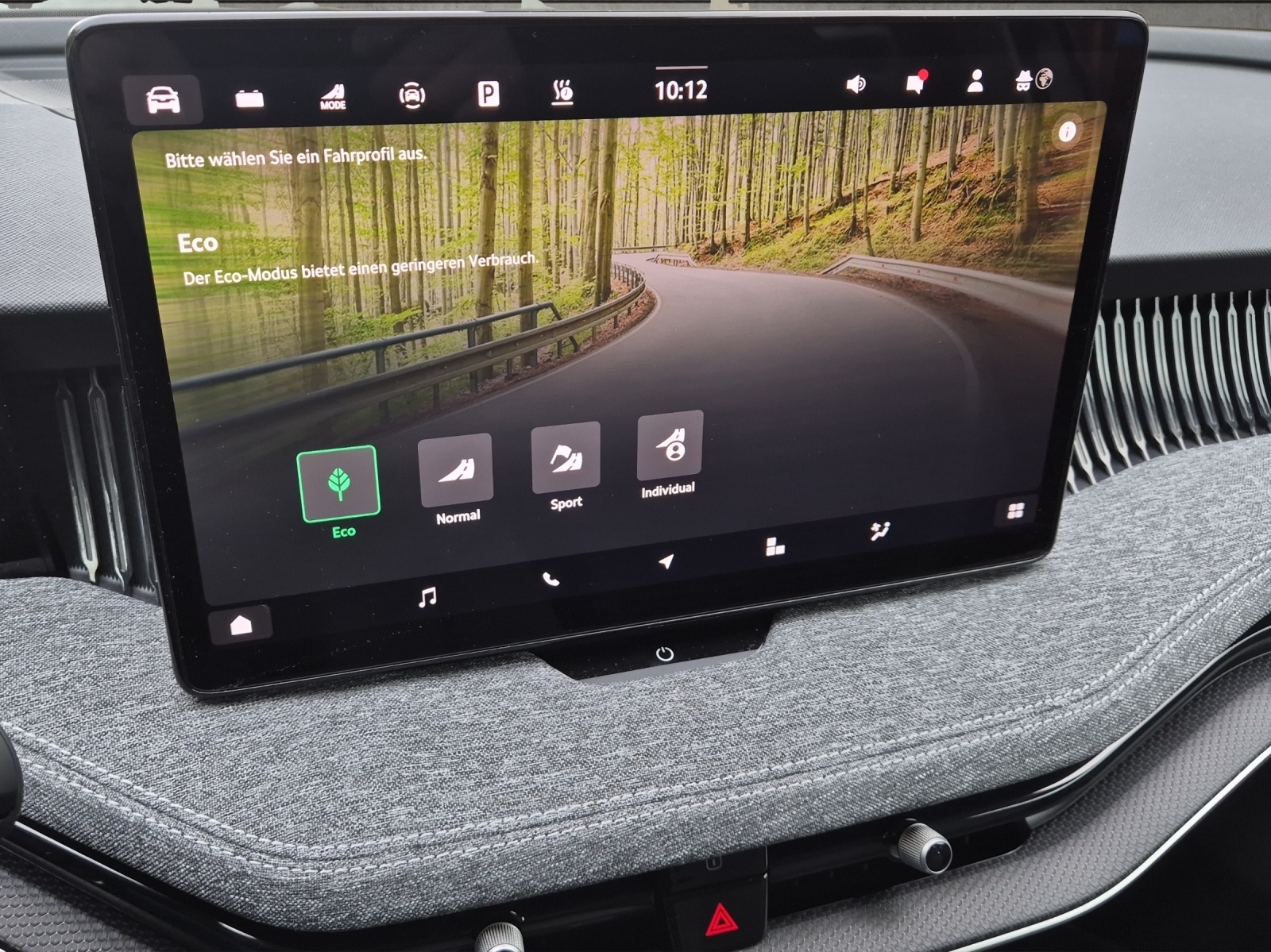 SKODA Superb Combi 1.5 TSI PHEV Selection DSG*Anhängerkupplung*Head Up-Display*-image-14