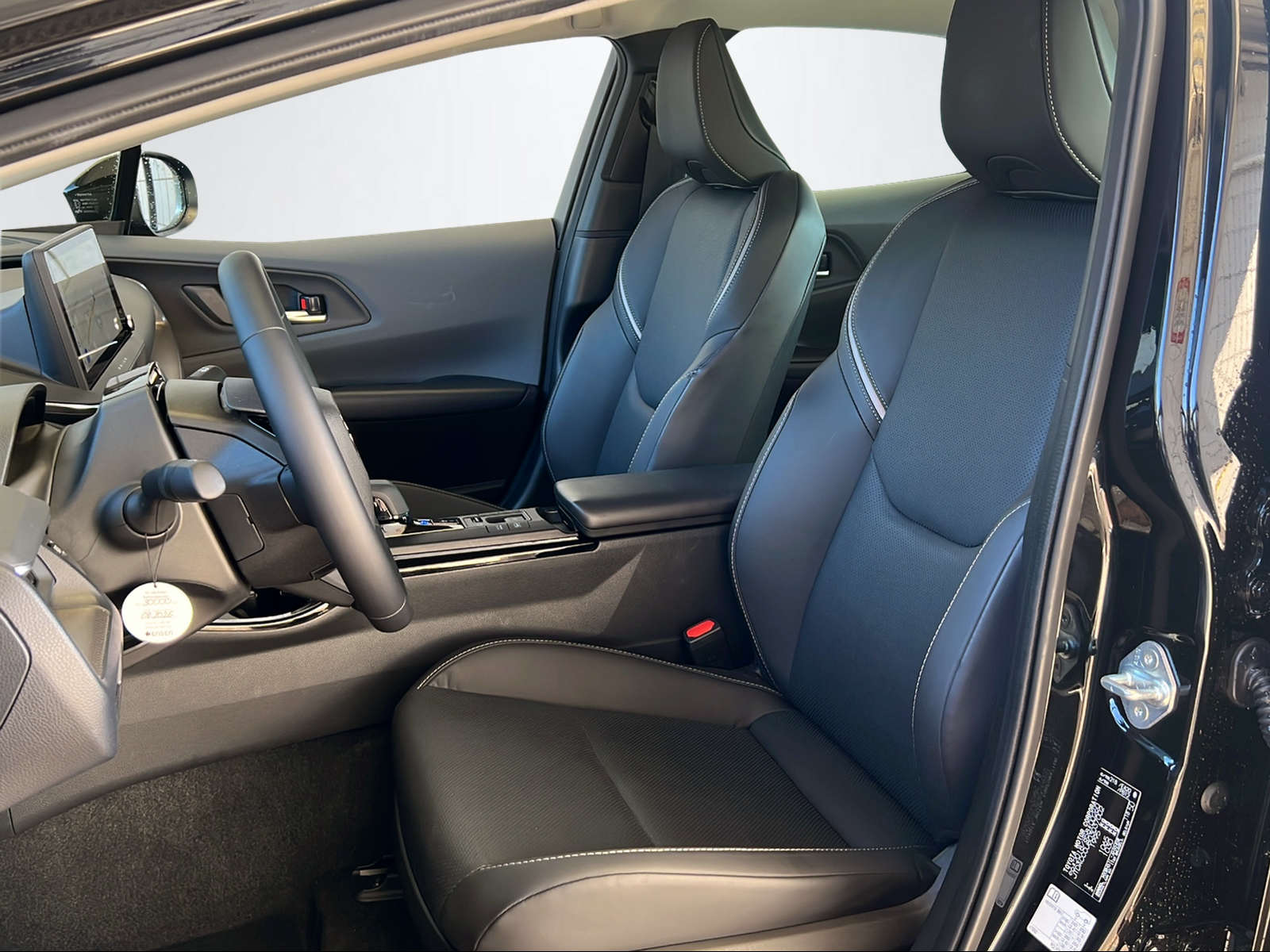 TOYOTA Prius 2.0 Plug-In-Hybrid Premium-image-14