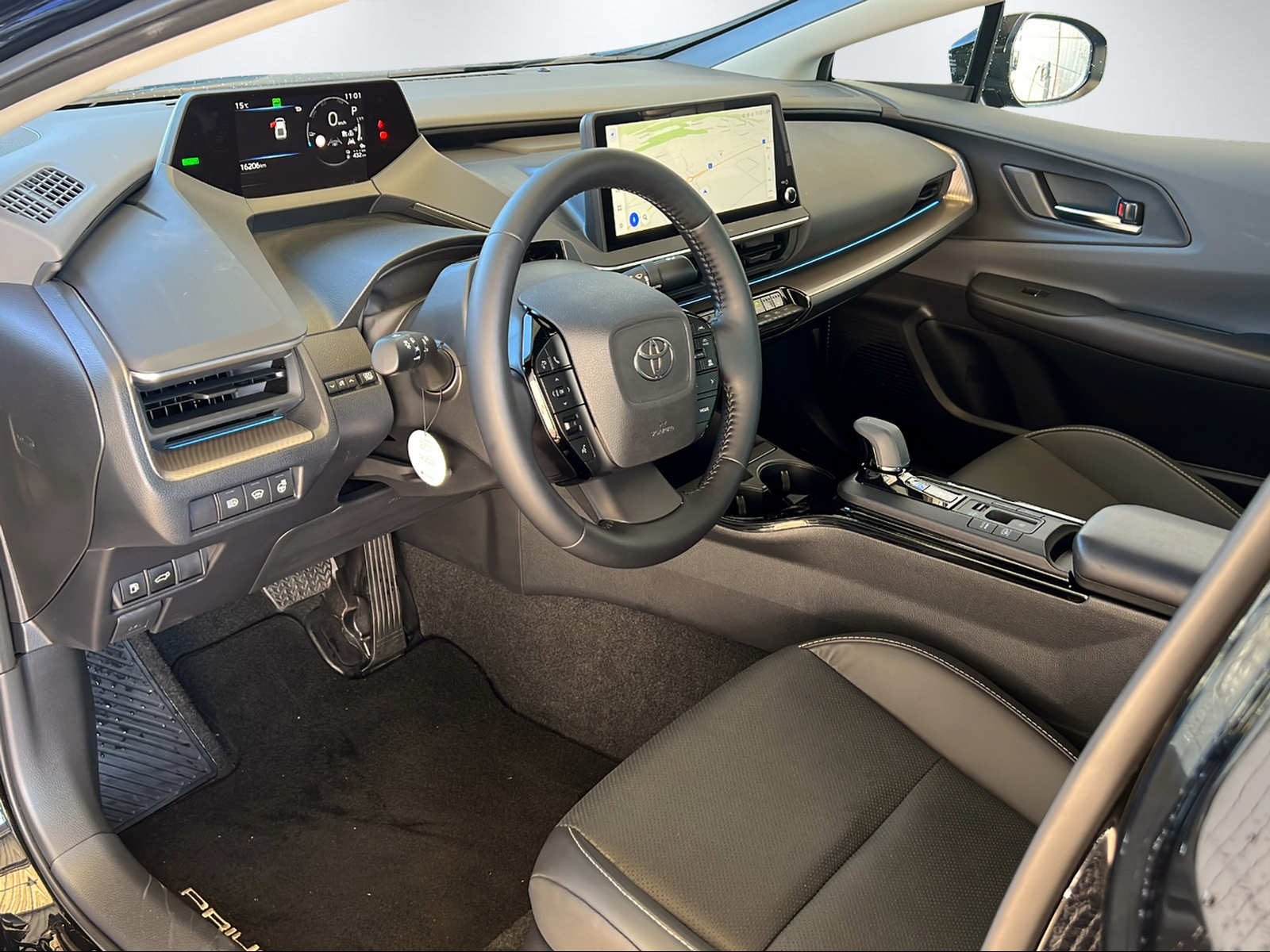 TOYOTA Prius 2.0 Plug-In-Hybrid Premium-image-13