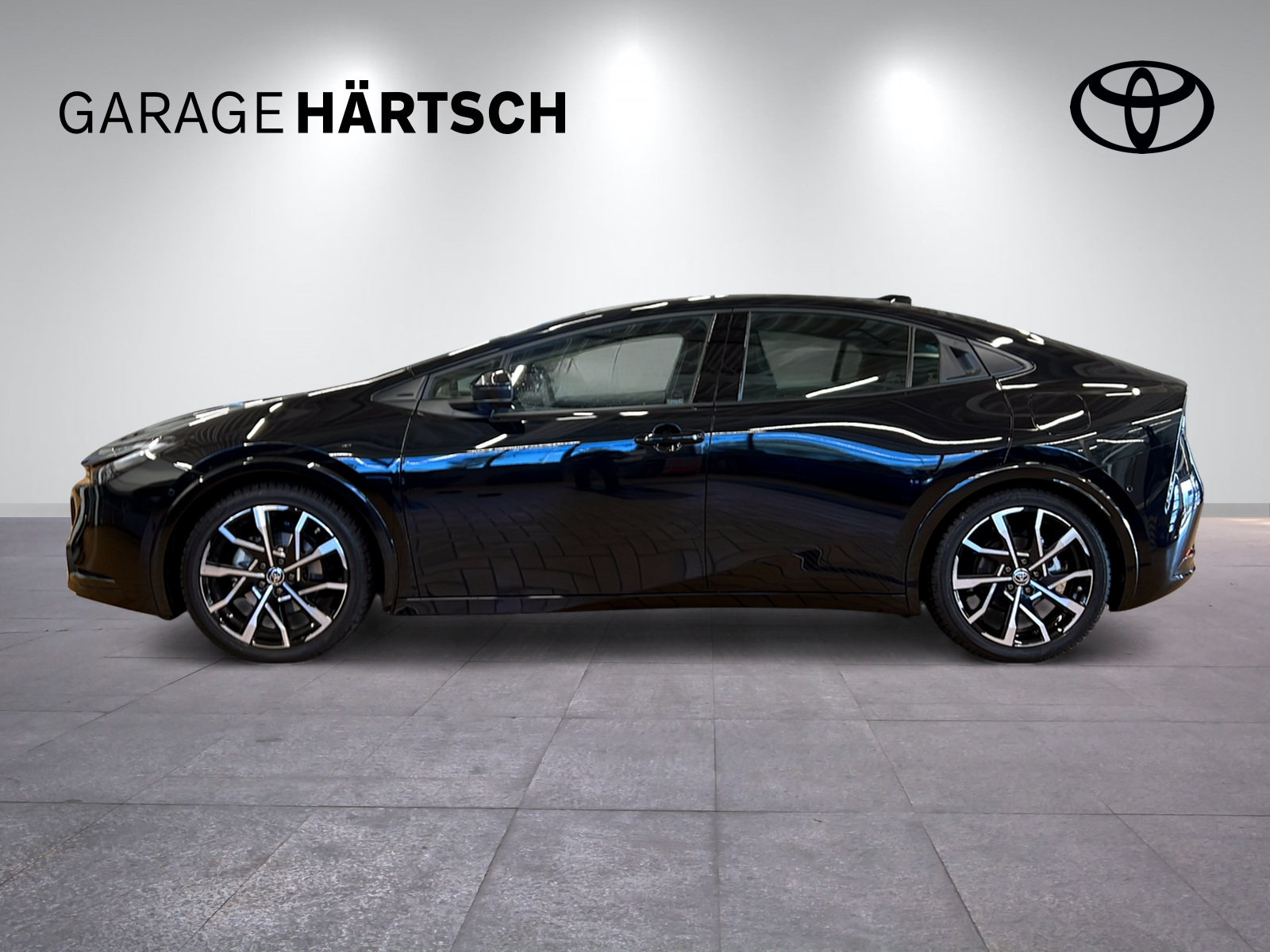 TOYOTA Prius 2.0 Plug-In-Hybrid Premium-showroom-element-1